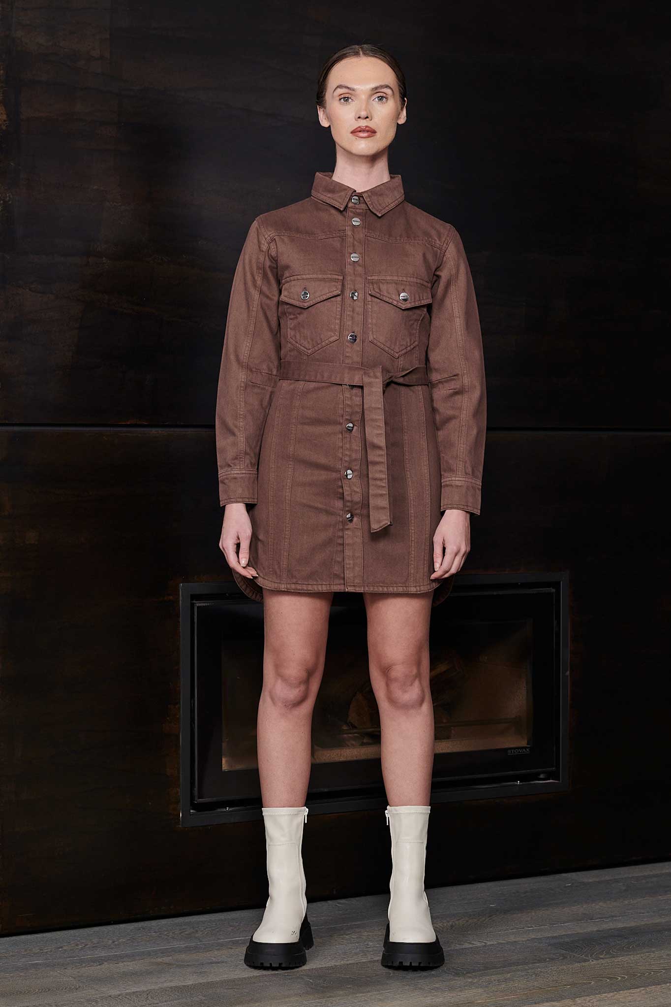 BELTED DENIM SHIRT DRESS - BROWN