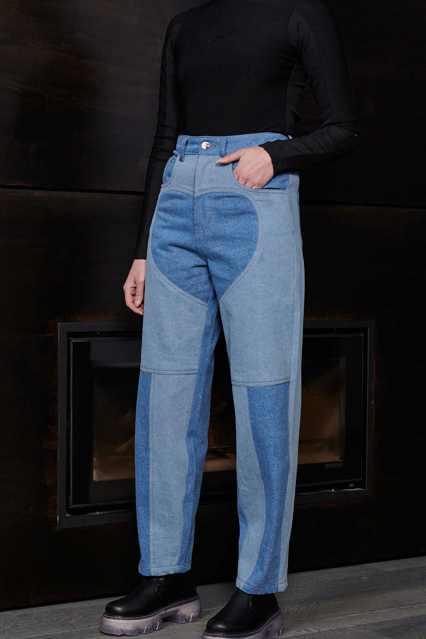 STRAIGHT LEG JEANS - LIGHT BLUE