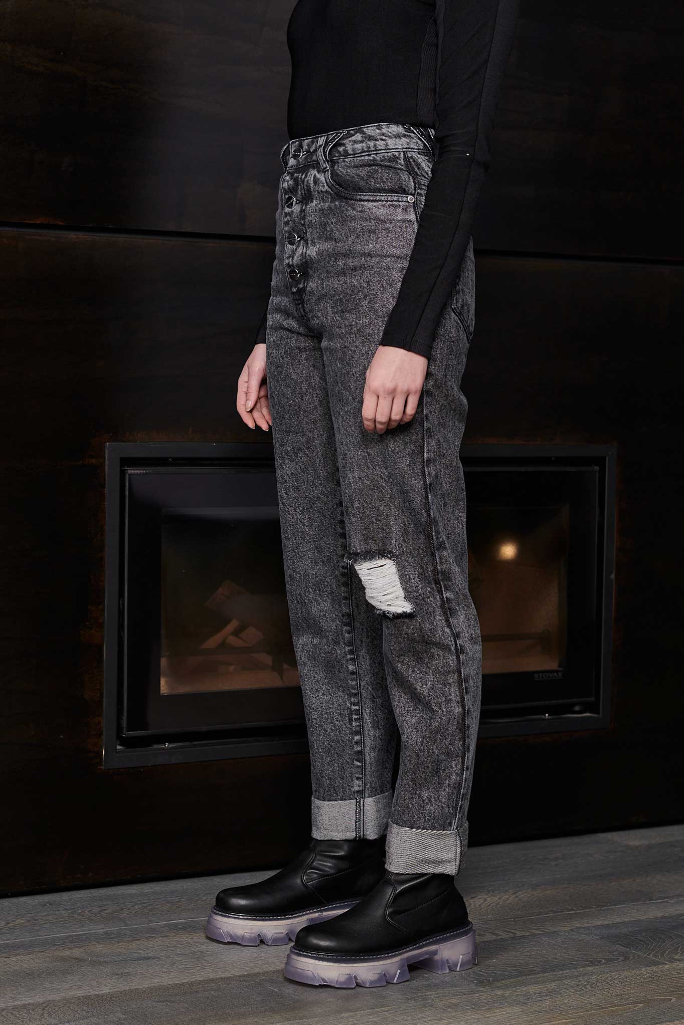 DISTRESSED STRAIGHT LEG JEANS - DARK GREY
