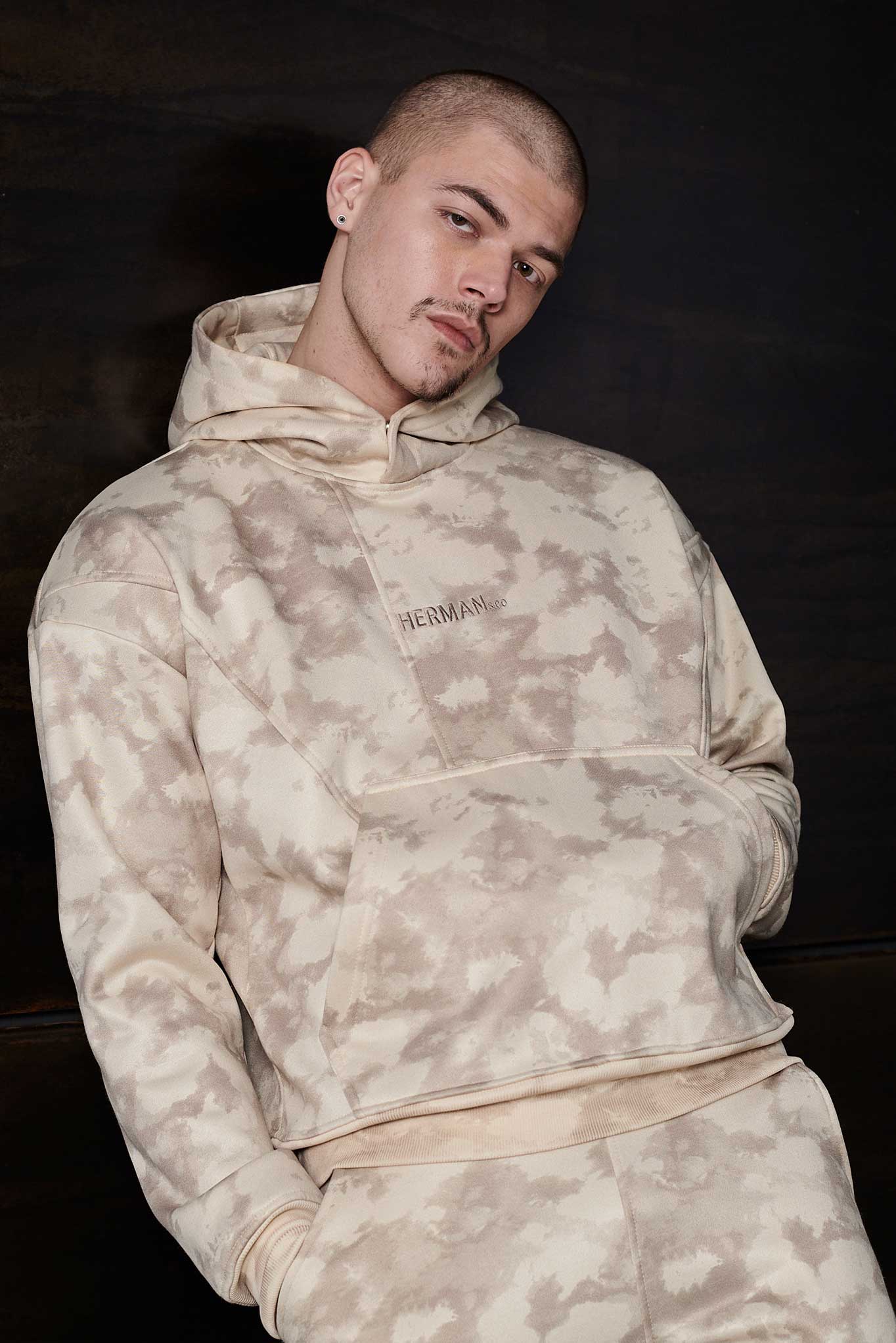 TIE DYE PULLOVER HOODIE - BEIGE