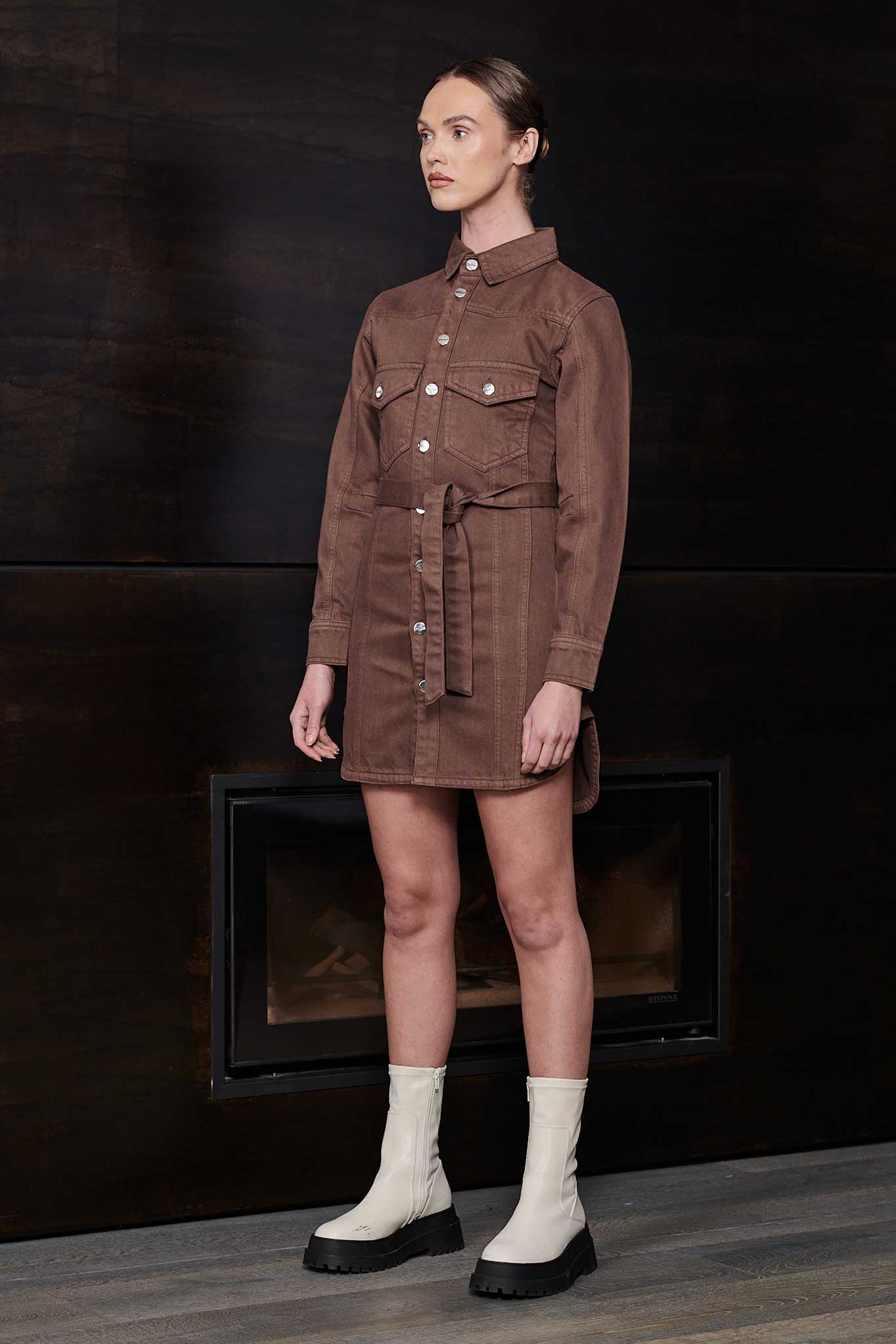 BELTED DENIM SHIRT DRESS - BROWN