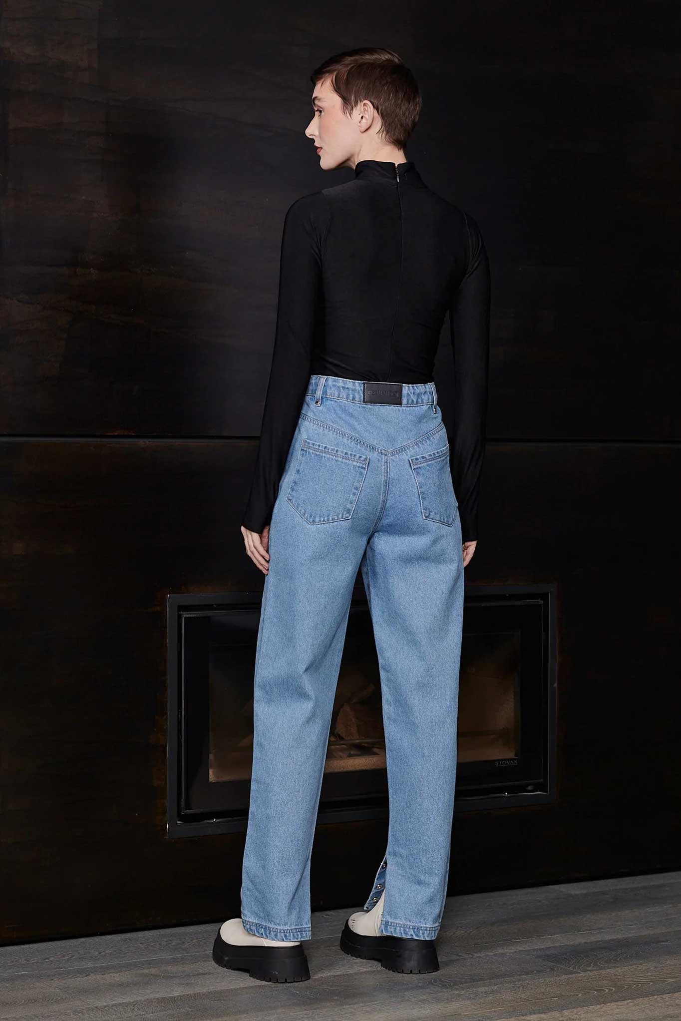 STRAIGHT LEG JEANS - LIGHT BLUE