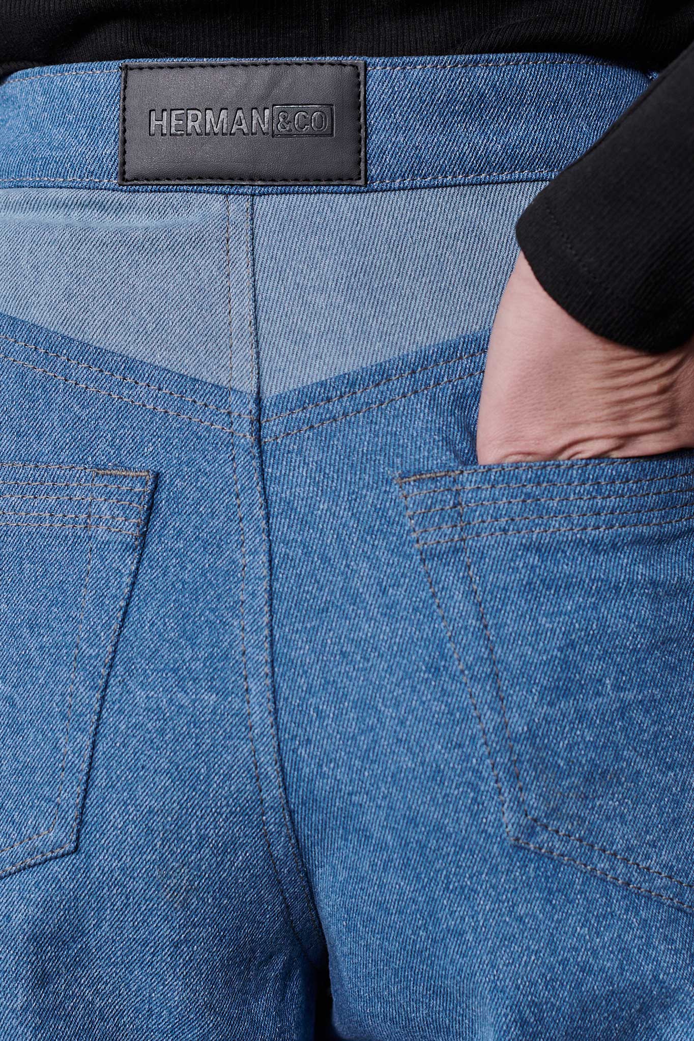 STRAIGHT LEG JEANS - LIGHT BLUE