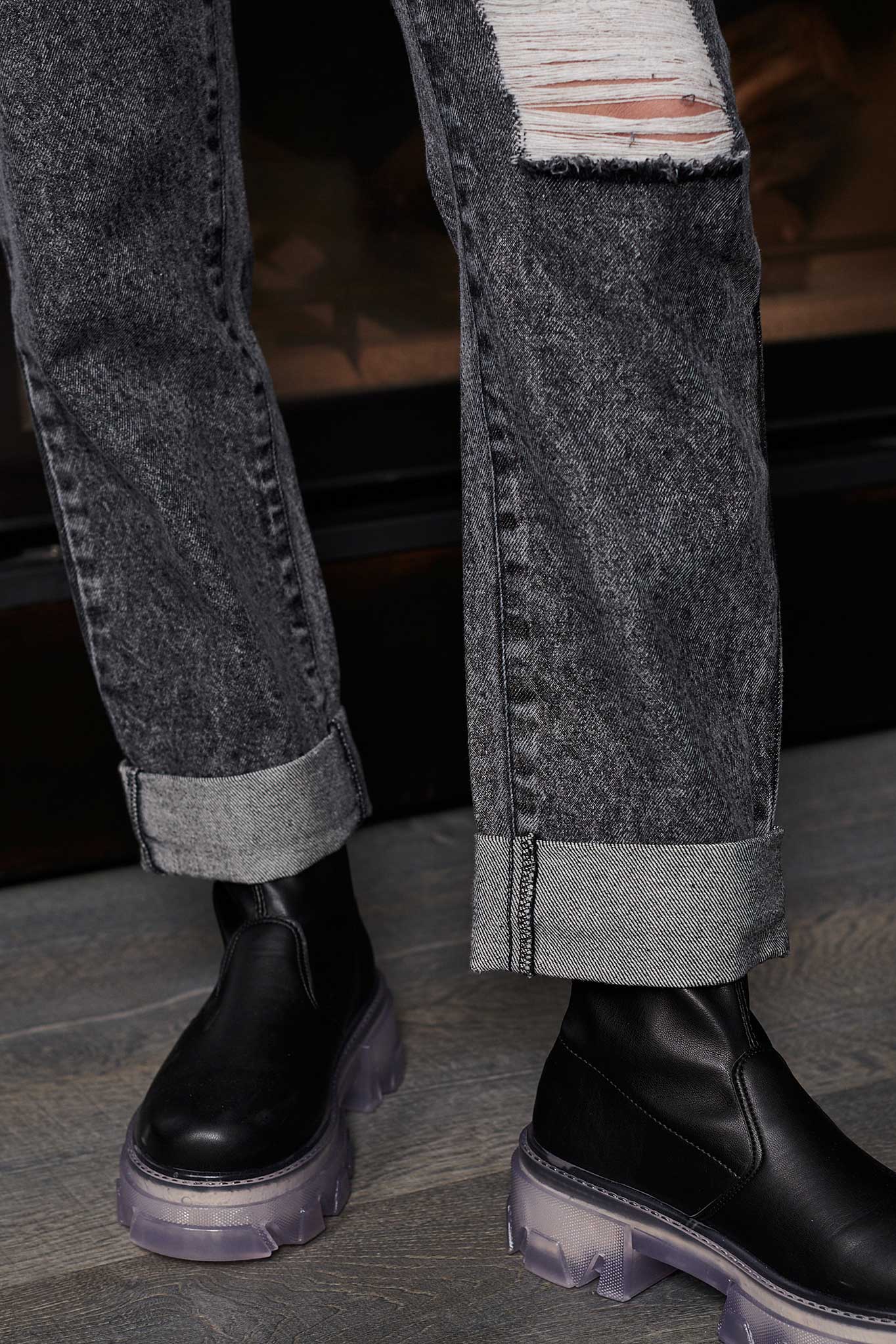DISTRESSED STRAIGHT LEG JEANS - DARK GREY