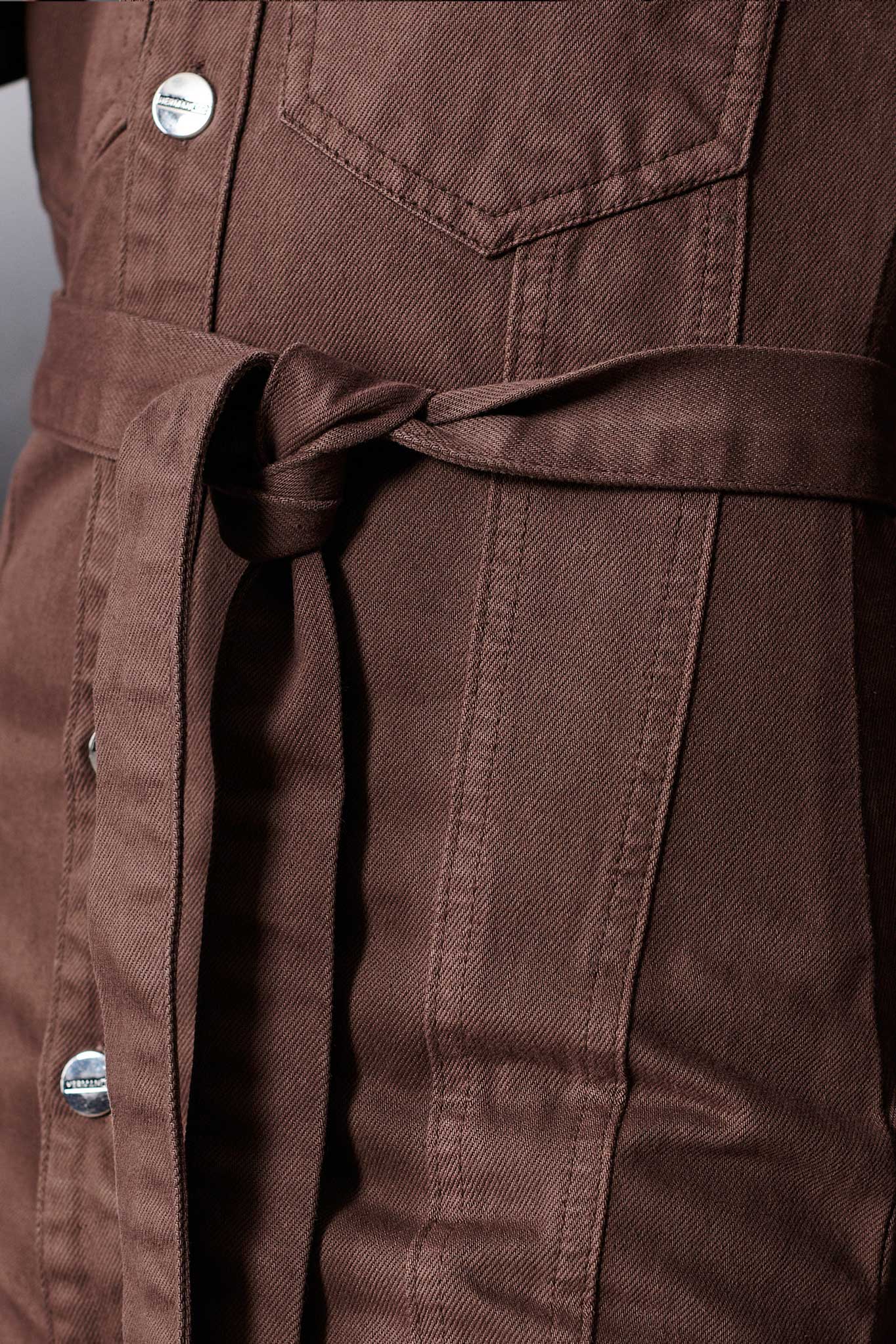BELTED DENIM SHIRT DRESS - BROWN
