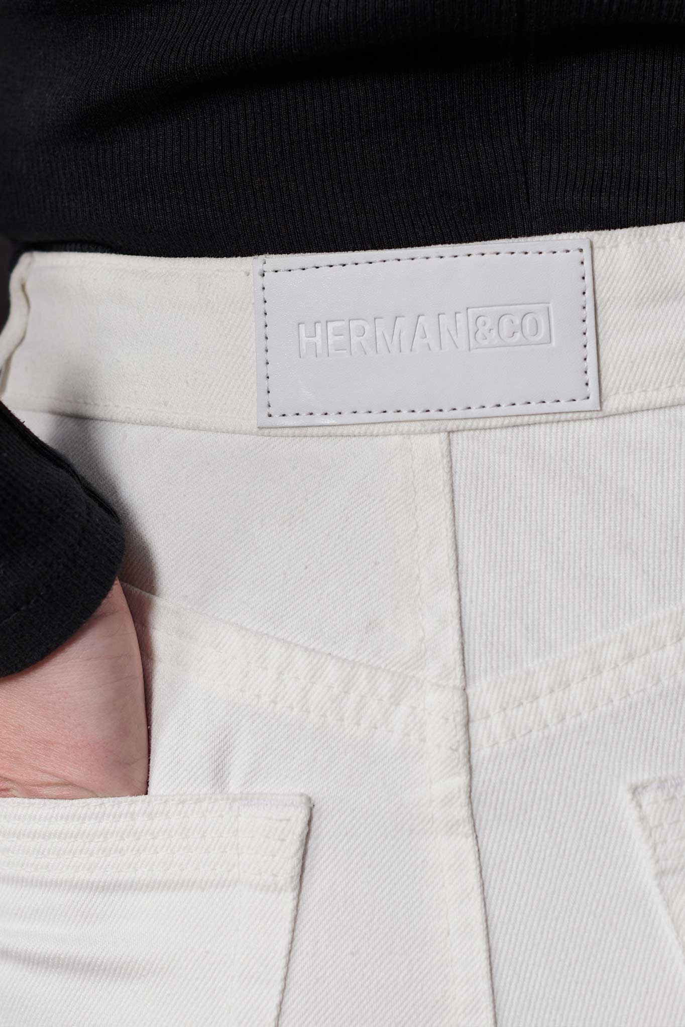 DISTRESSED STRAIGHT JEAN - WHITE