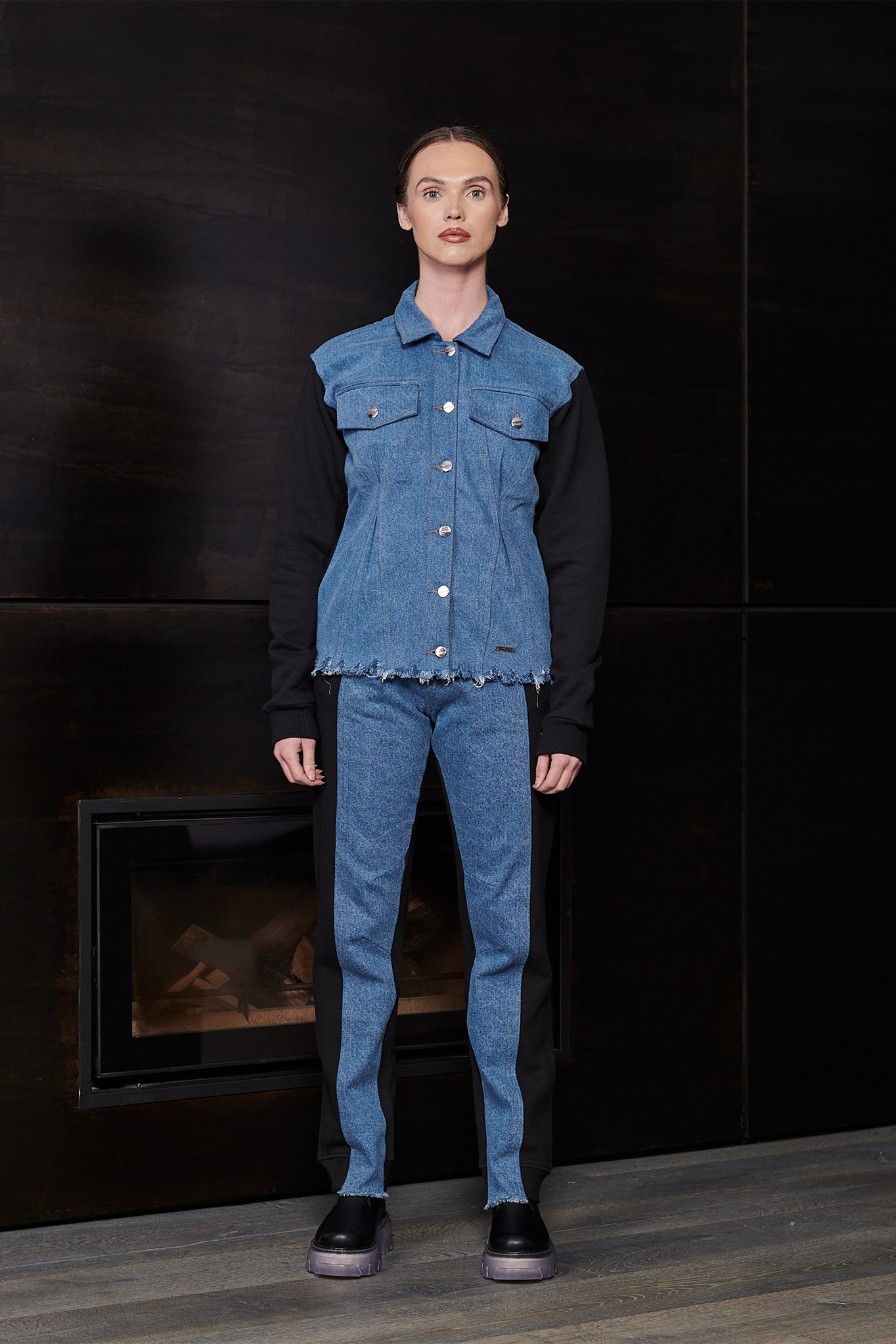STRAIGHT LEG SWEAT DENIM JEANS - BLUE