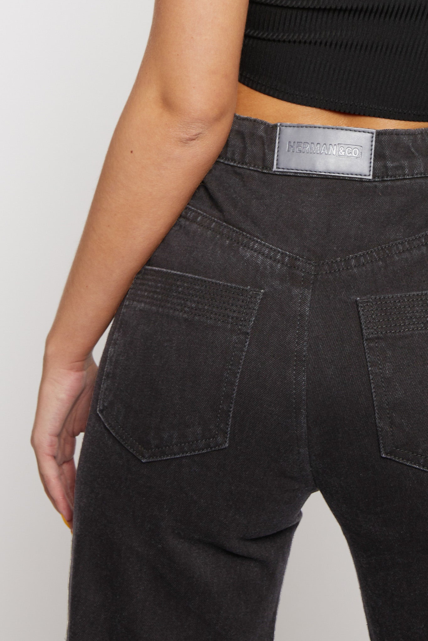 HIGH WAISTED STRAIGHT LEG JEANS - BLACK