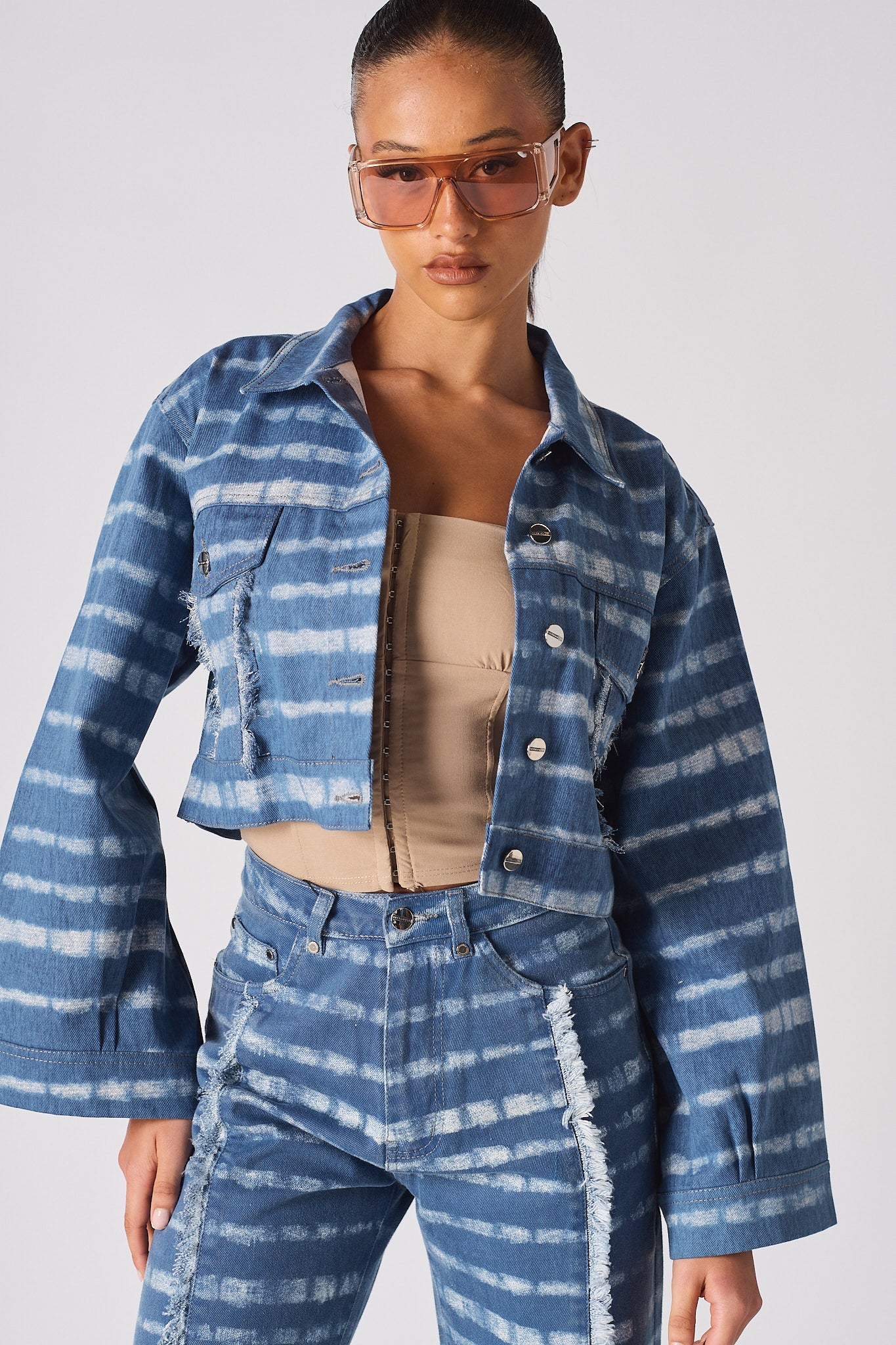 CROPPED DENIM JACKET - BLUE