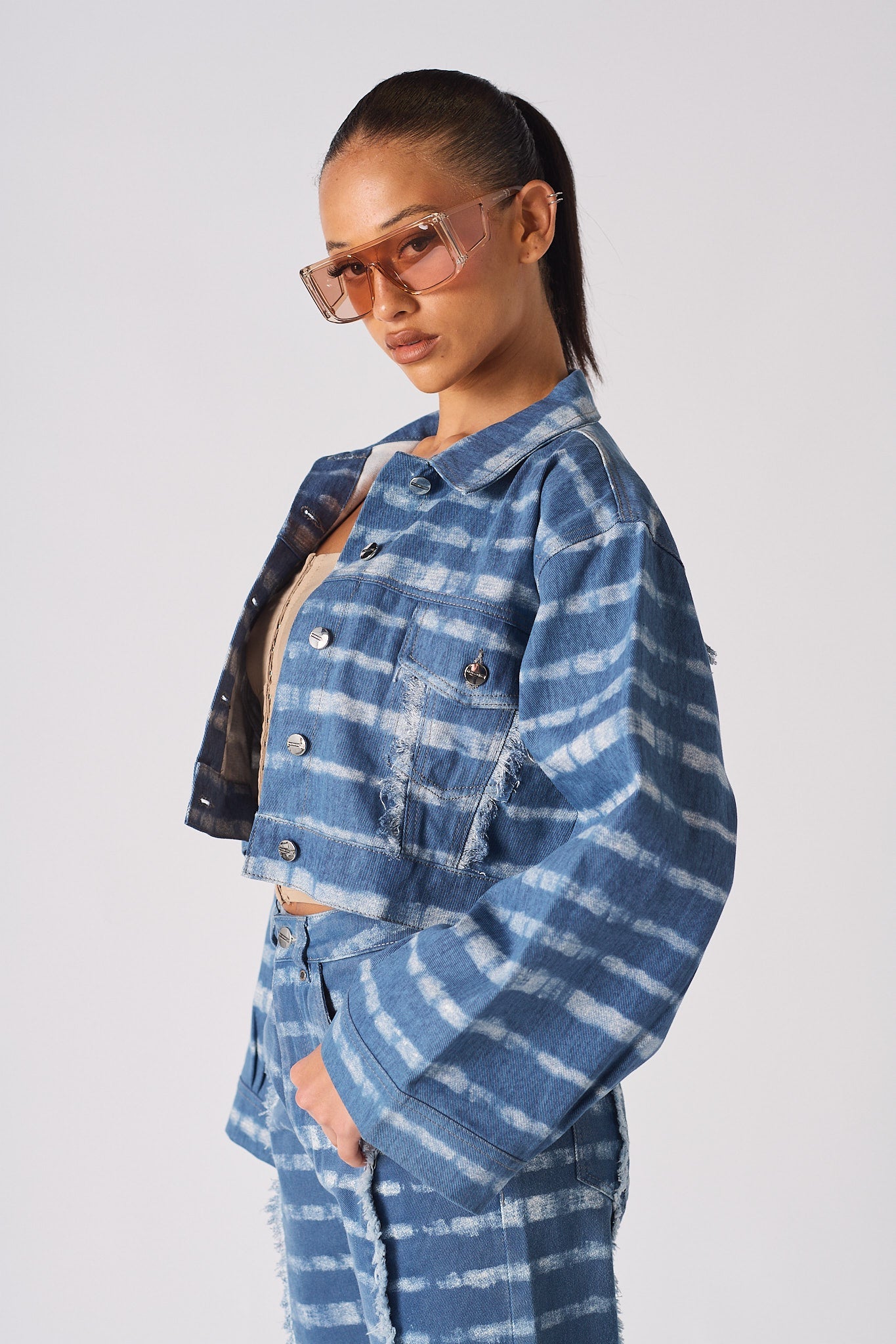 CROPPED DENIM JACKET - BLUE
