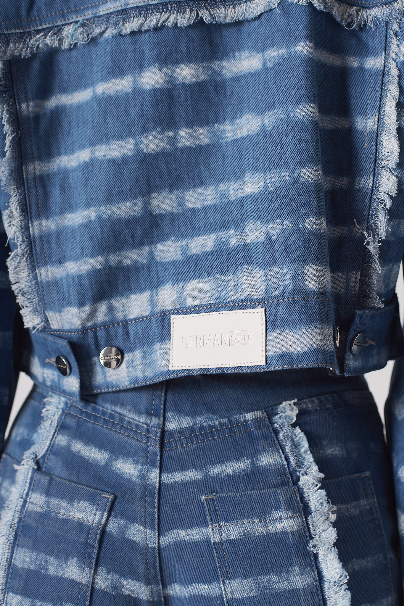 CROPPED DENIM JACKET - BLUE