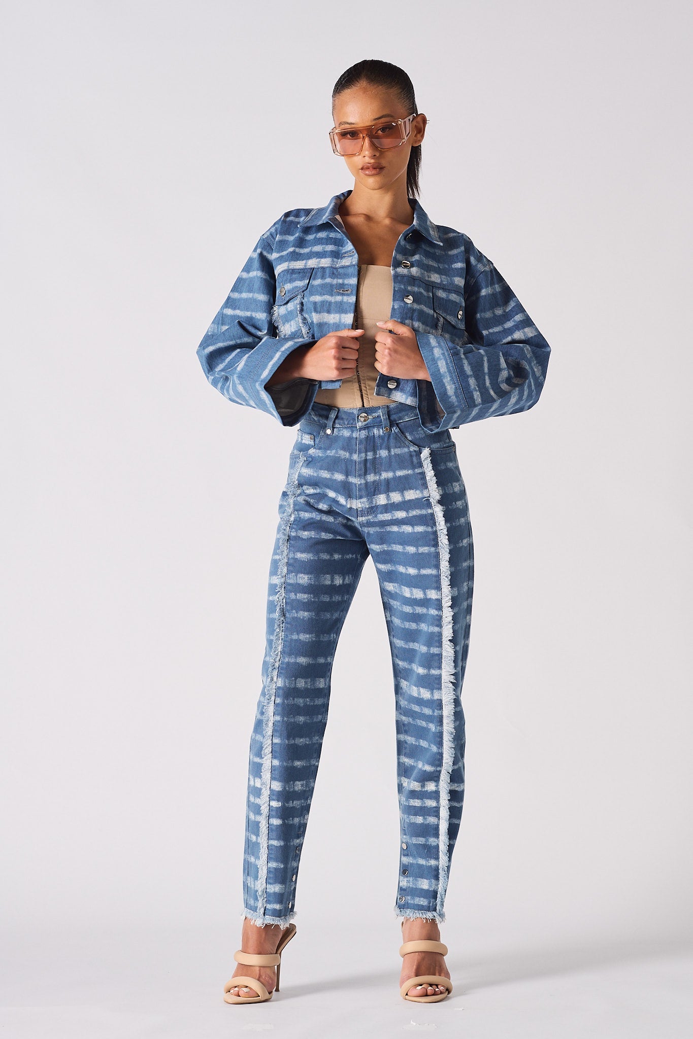 CROPPED DENIM JACKET - BLUE