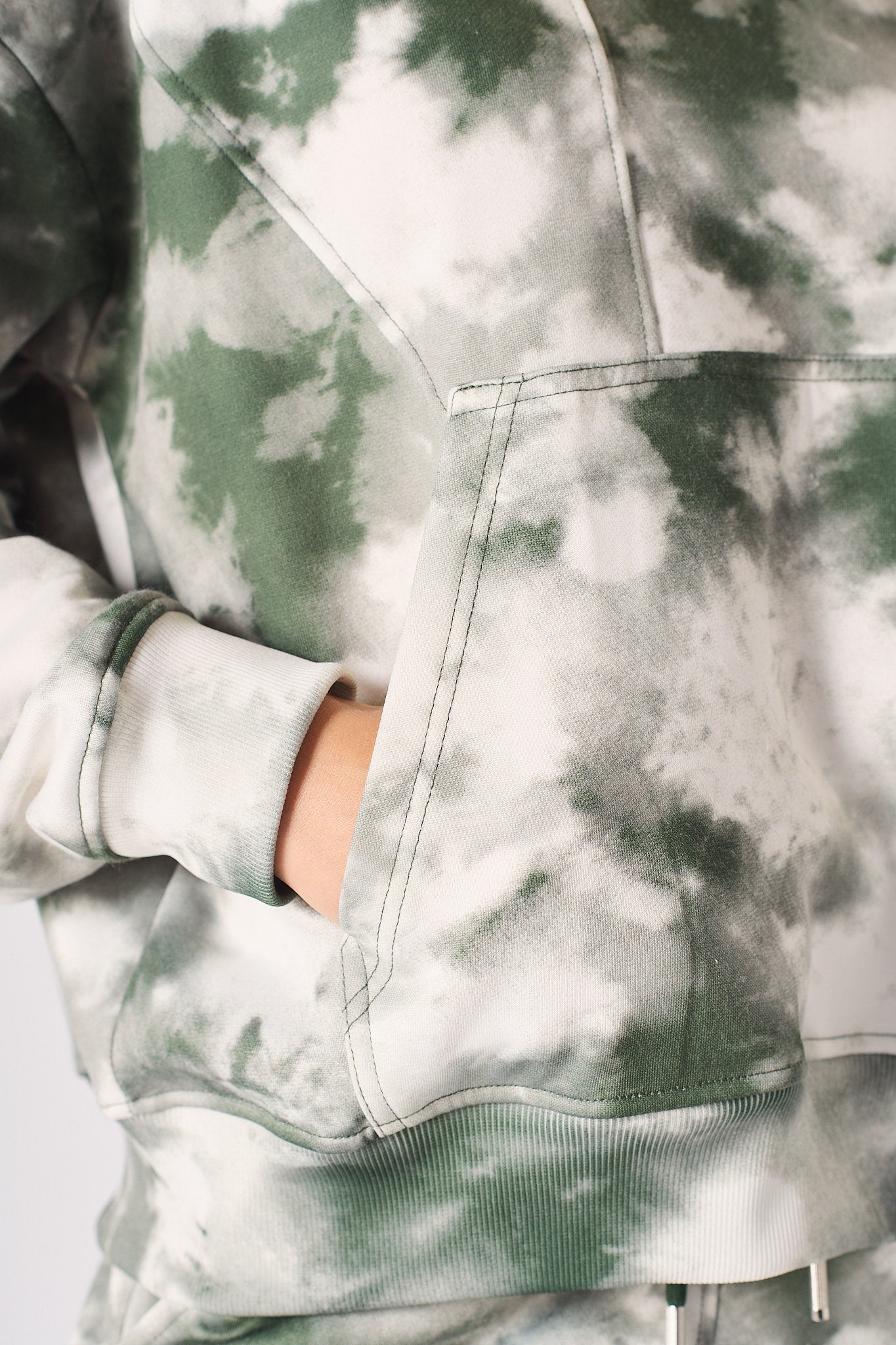 TIE DYE PULLOVER HOODIE - DARK GREEN