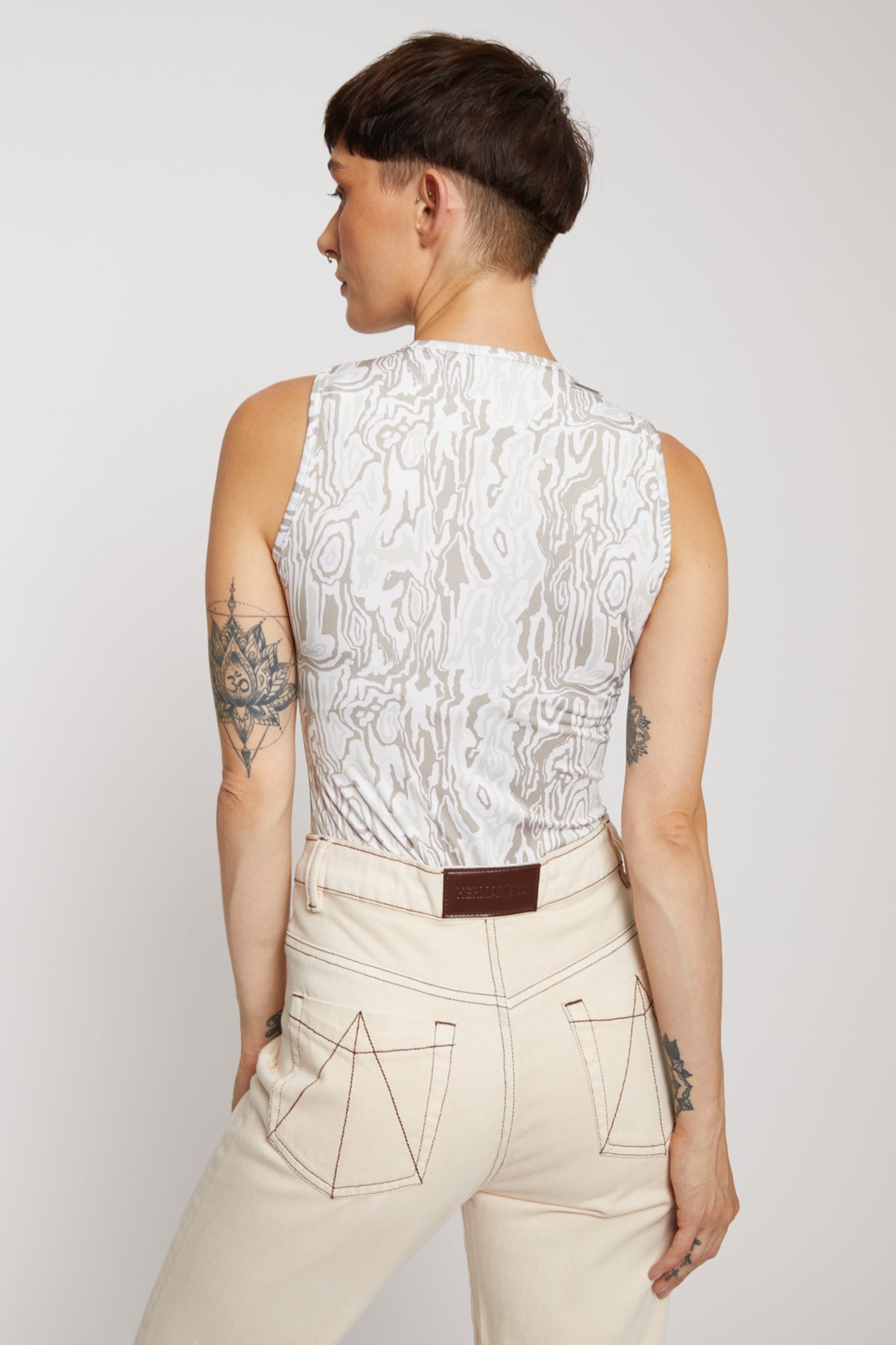 PRINTED RACER NECK BODYSUIT - LIGHT GREY
