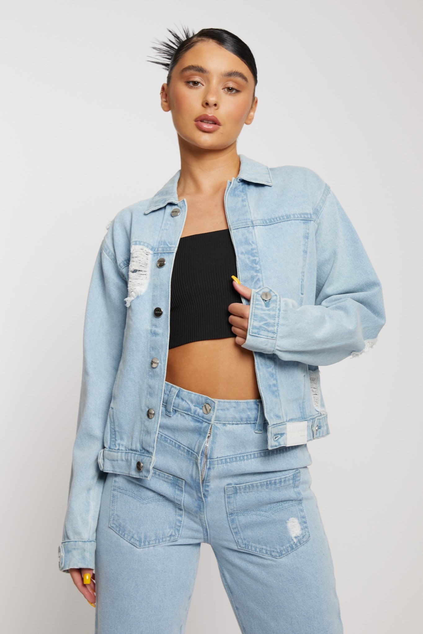 DISTRESSED DENIM JACKET - LIGHT BLUE
