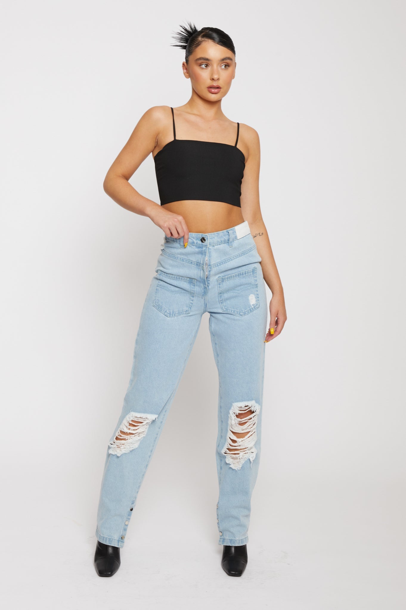 HIGH WAISTED DISTRESSED JEANS - LIGHT BLUE