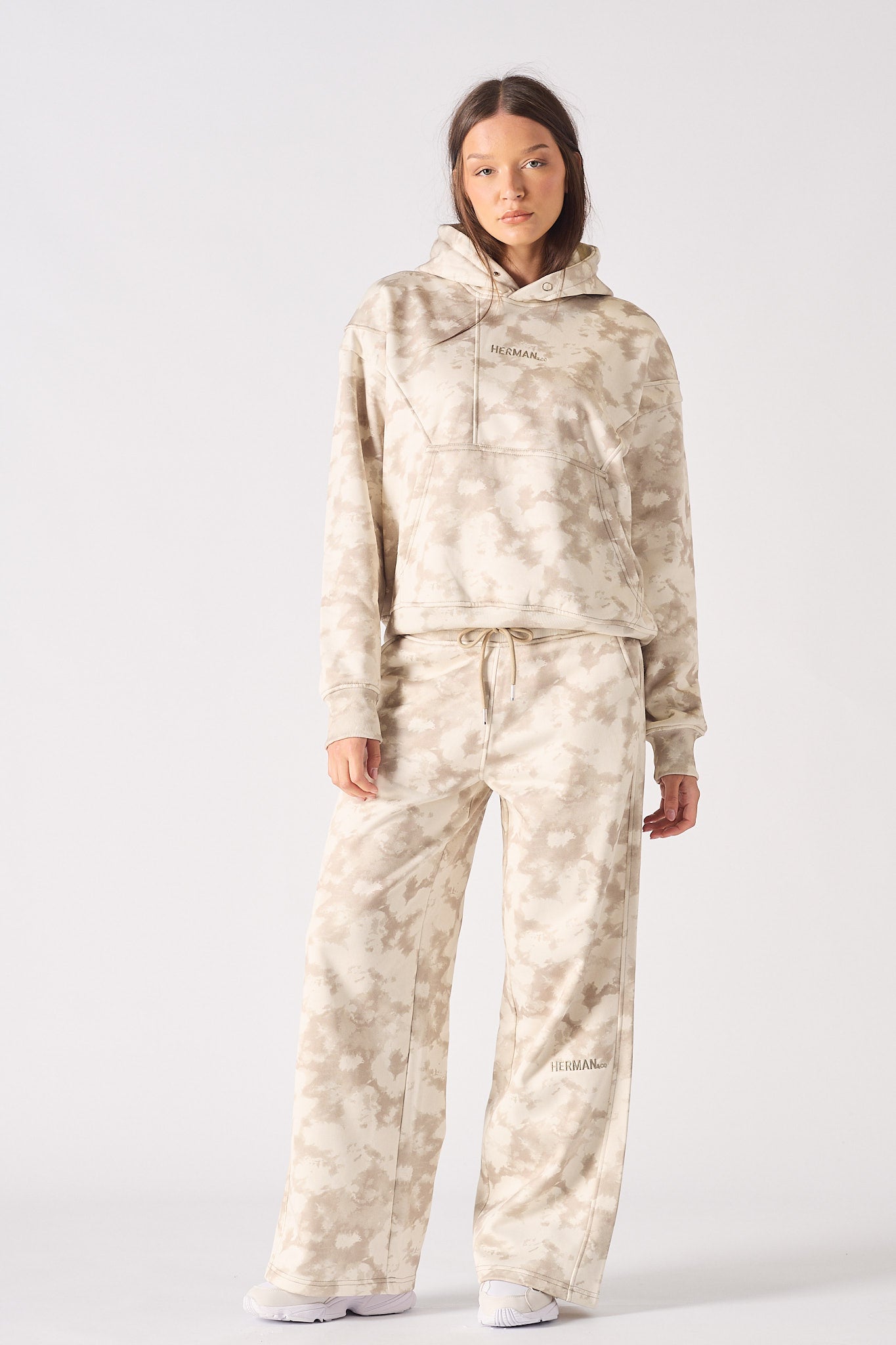 REGULAR TIE DYE PULLOVER HOODIE - BEIGE