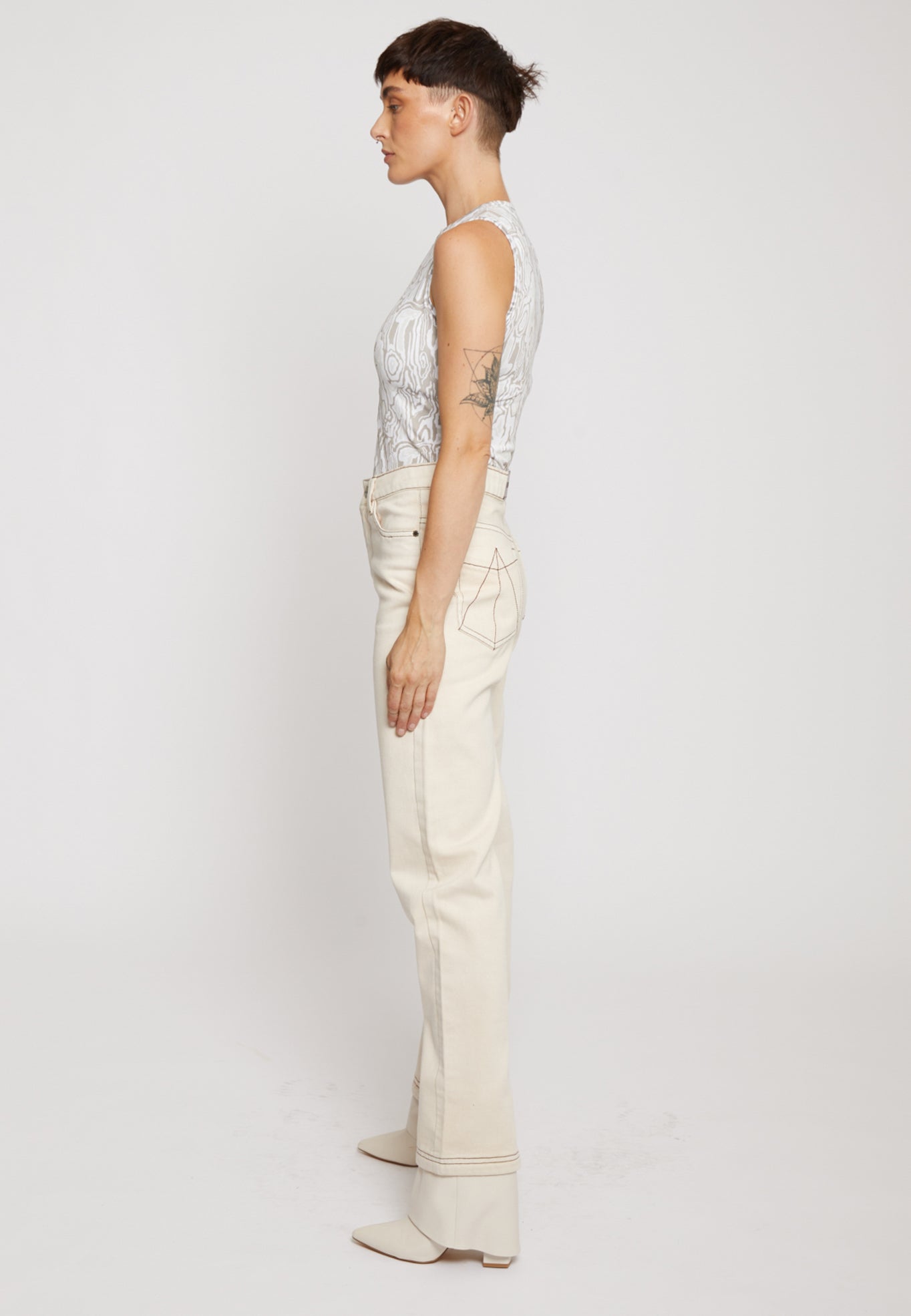 STRAIGHT LEG JEANS - ECRU WASH