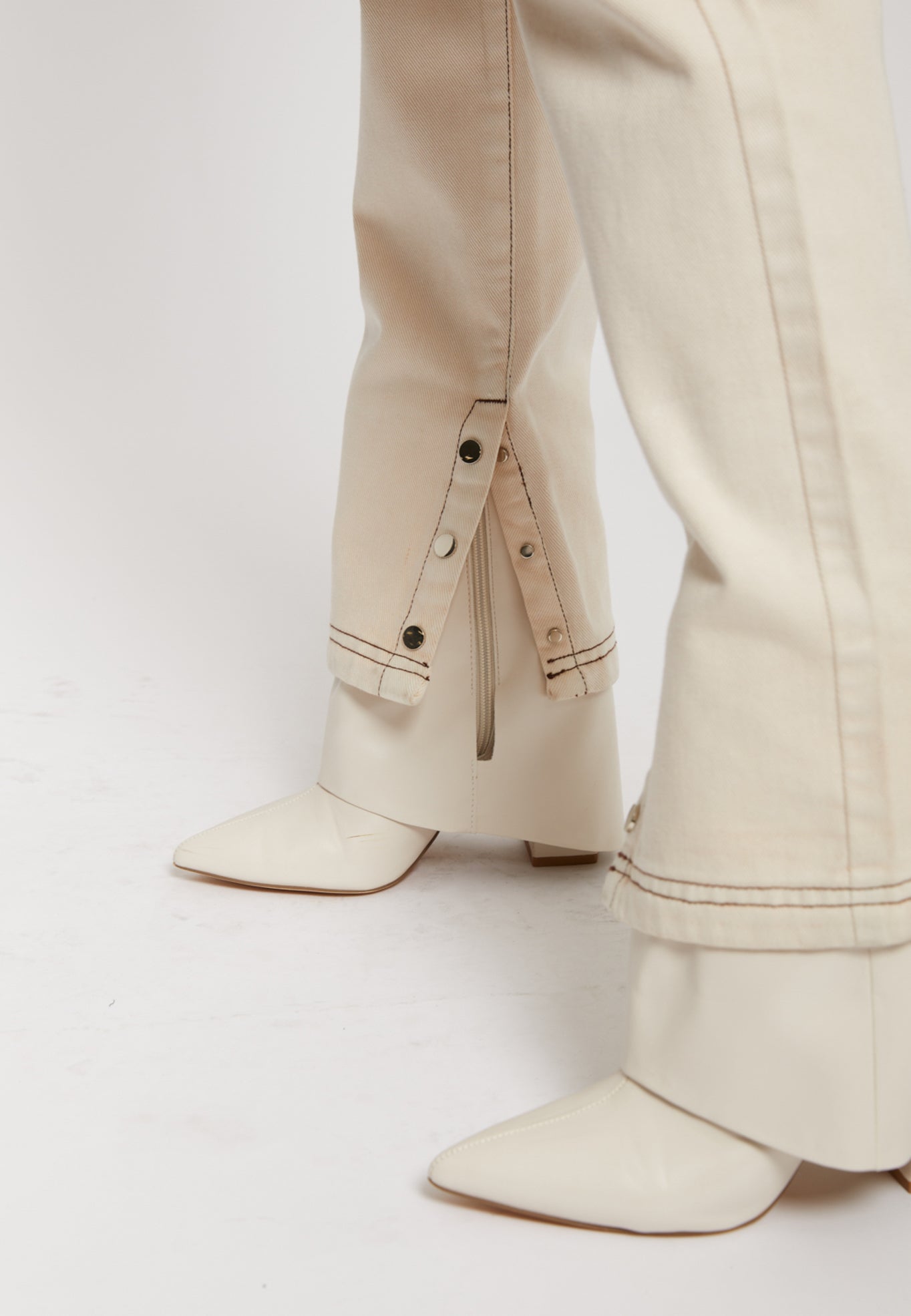 STRAIGHT LEG JEANS - ECRU WASH