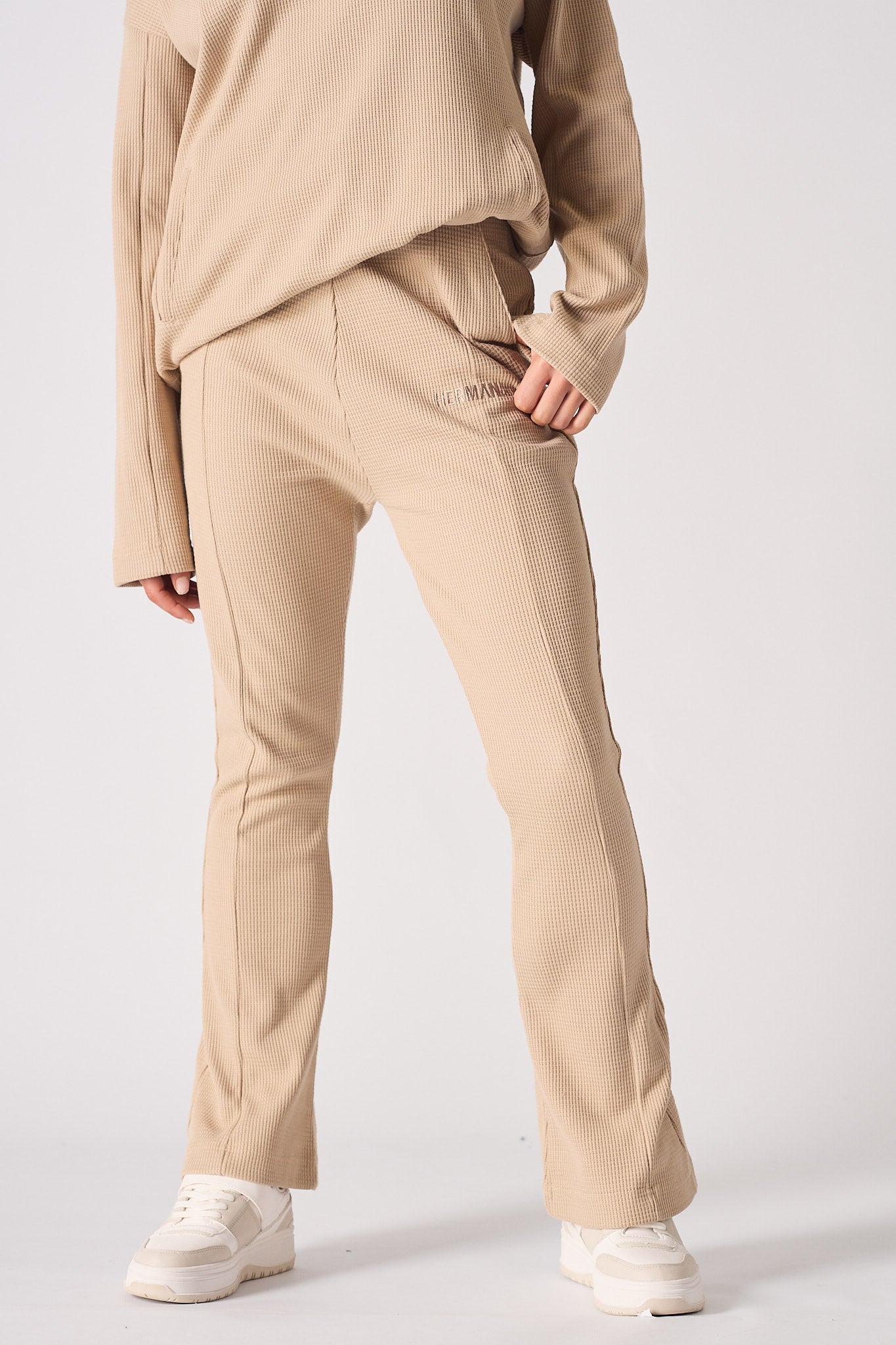 FIT & FLARE JOGGERS- BEIGE