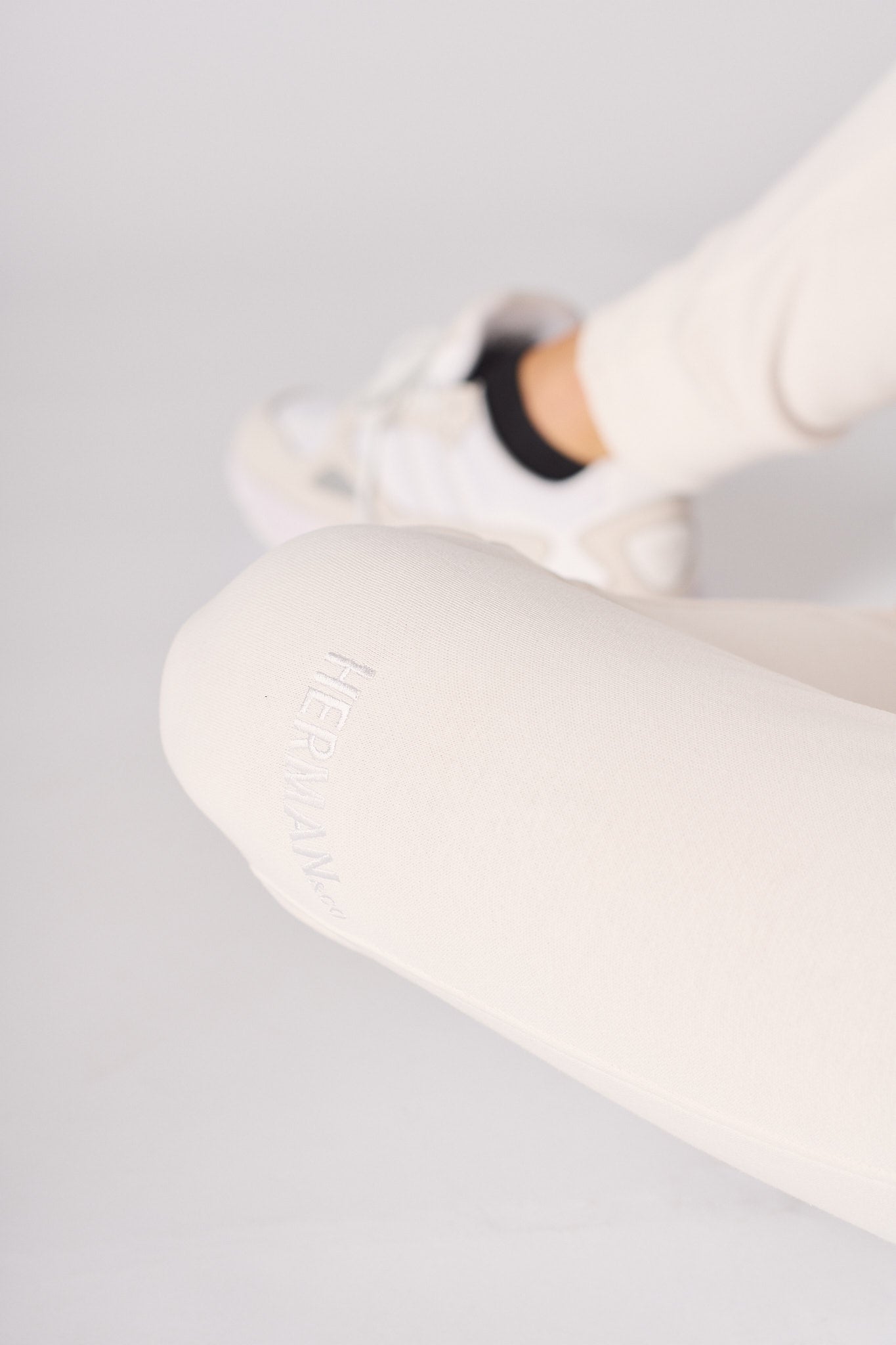 TAPERED JOGGERS - WHITE