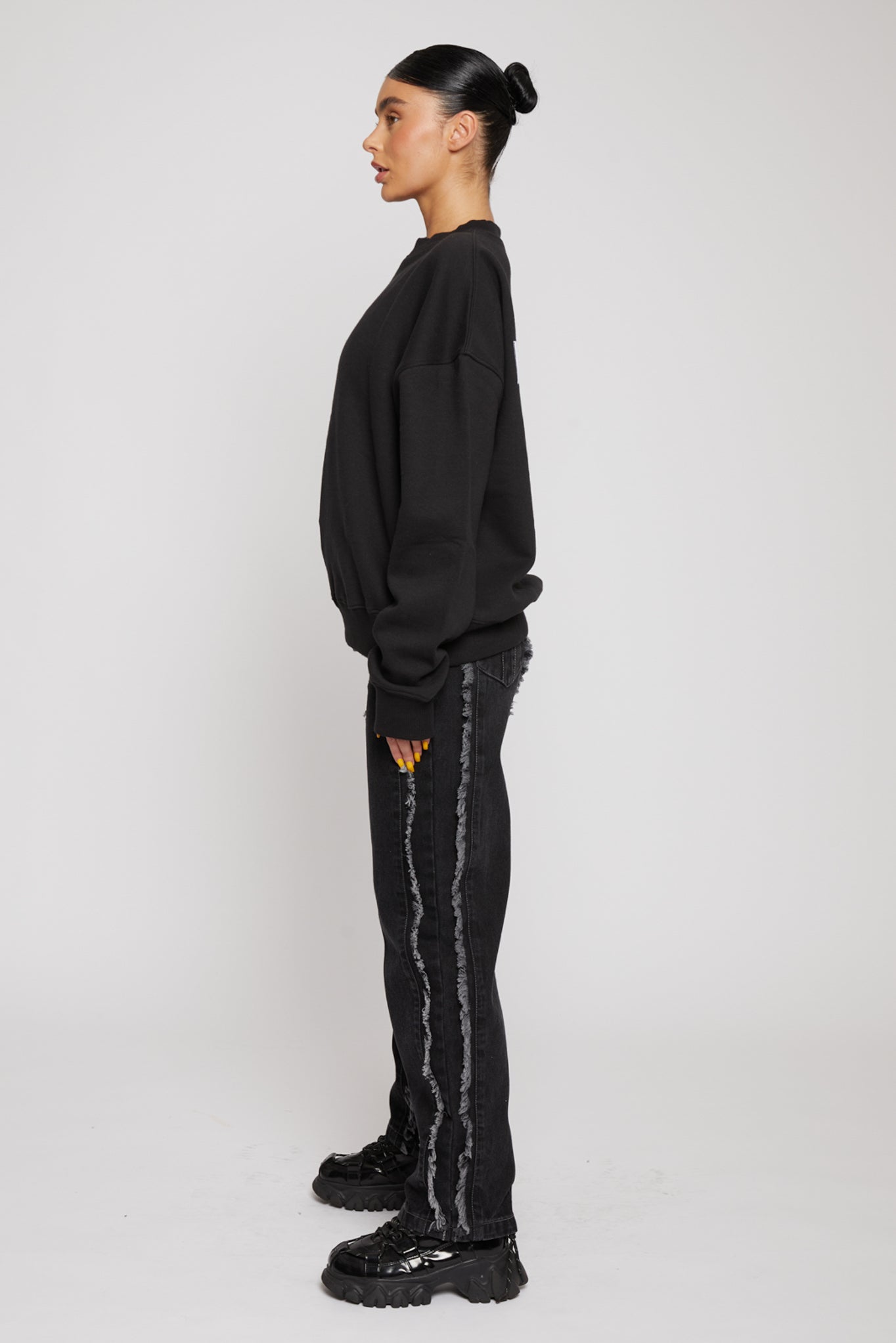 DISTRESSED TEXTURE STRAIGHT LEG JEANS - BLACK