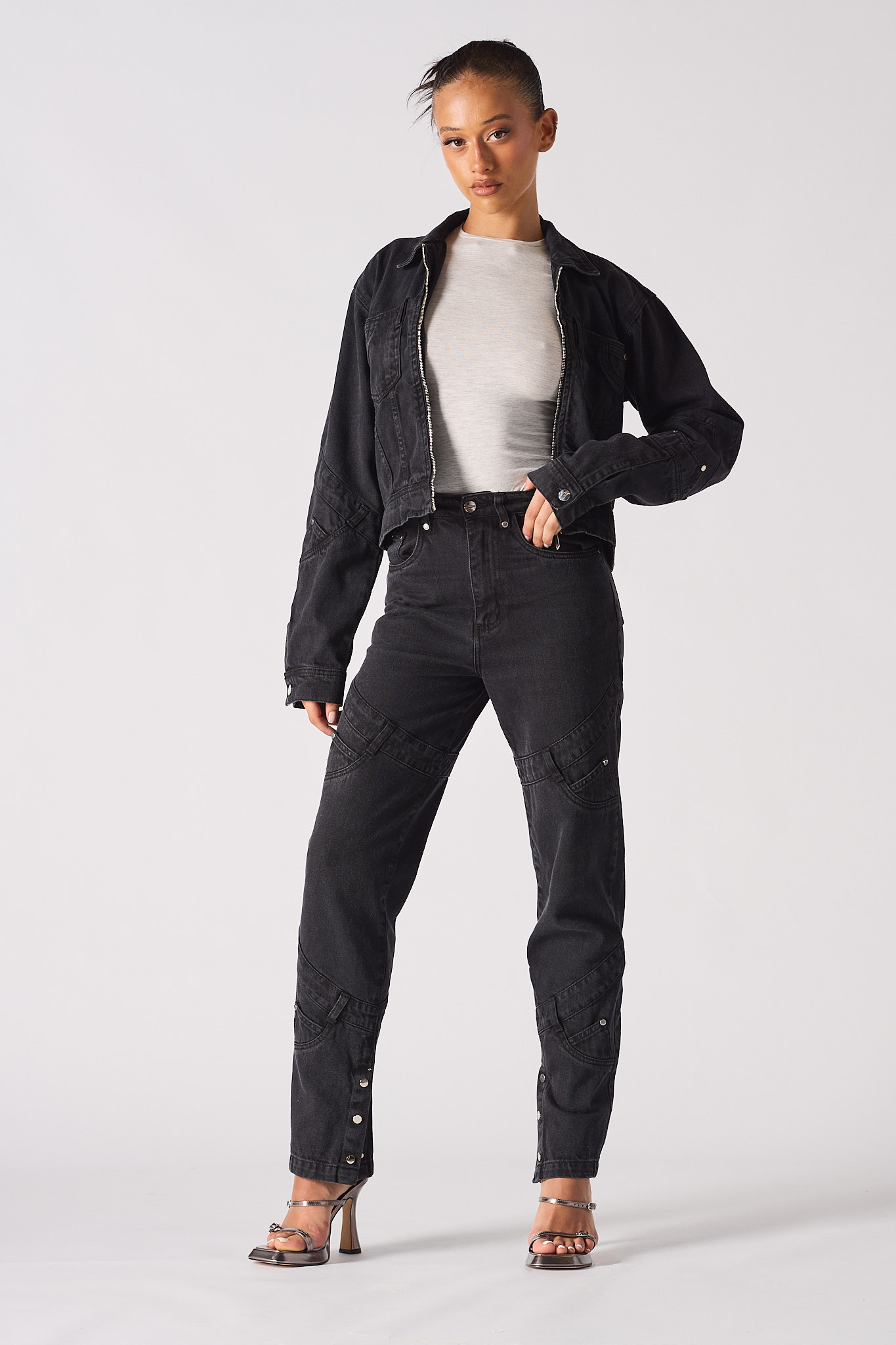 HIGH WAISTED STRAIGHT LEG JEANS - BLACK