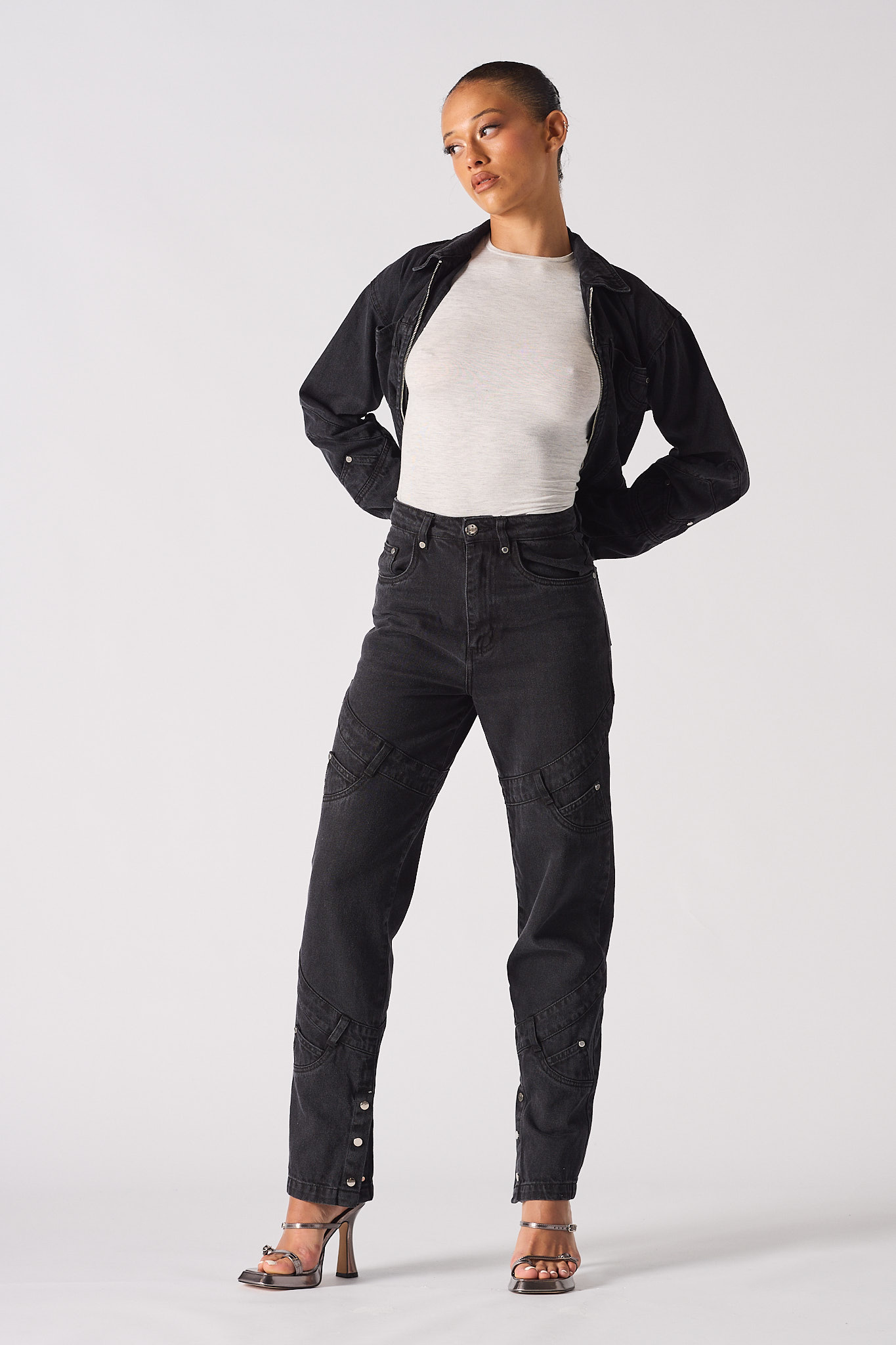 HIGH WAISTED STRAIGHT LEG JEANS - BLACK