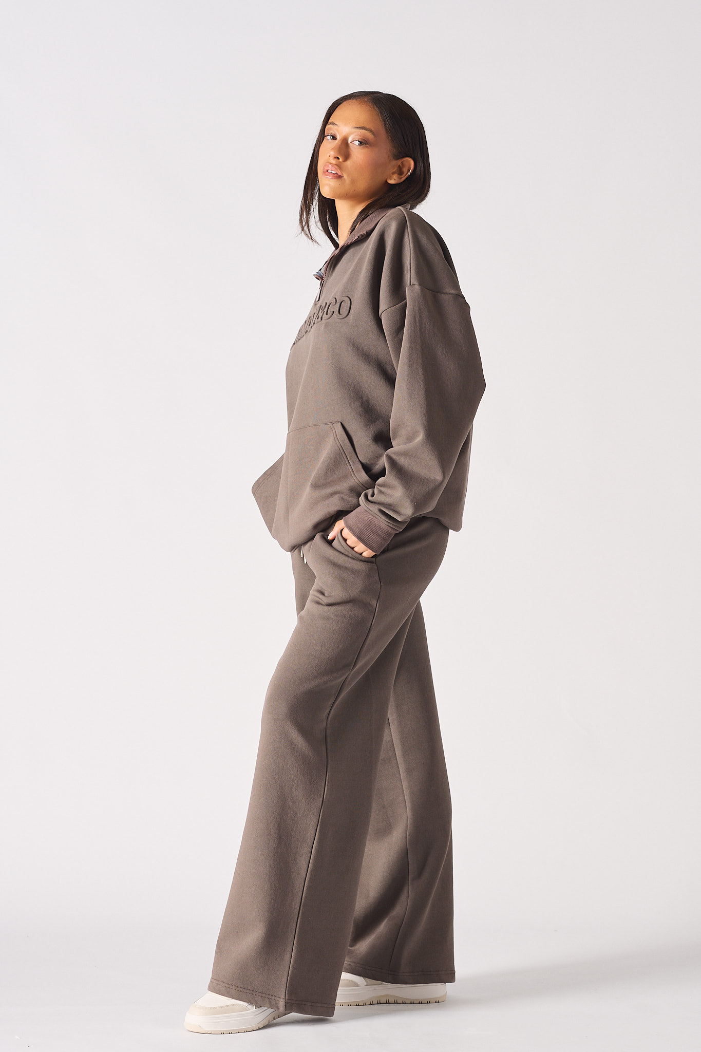 HERMAN ZIP NECK SWEATSHIRT - BROWN