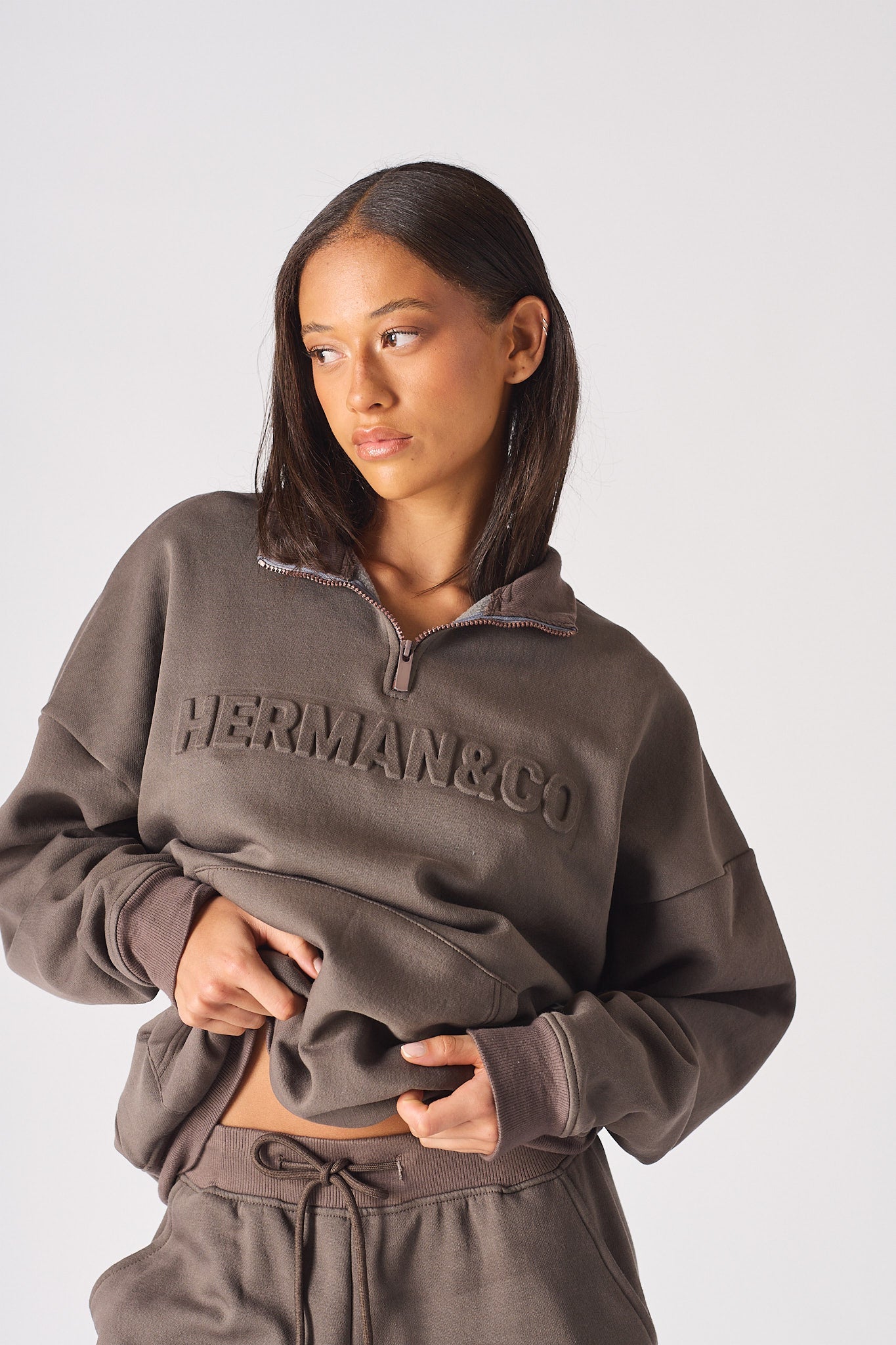 HERMAN ZIP NECK SWEATSHIRT - BROWN