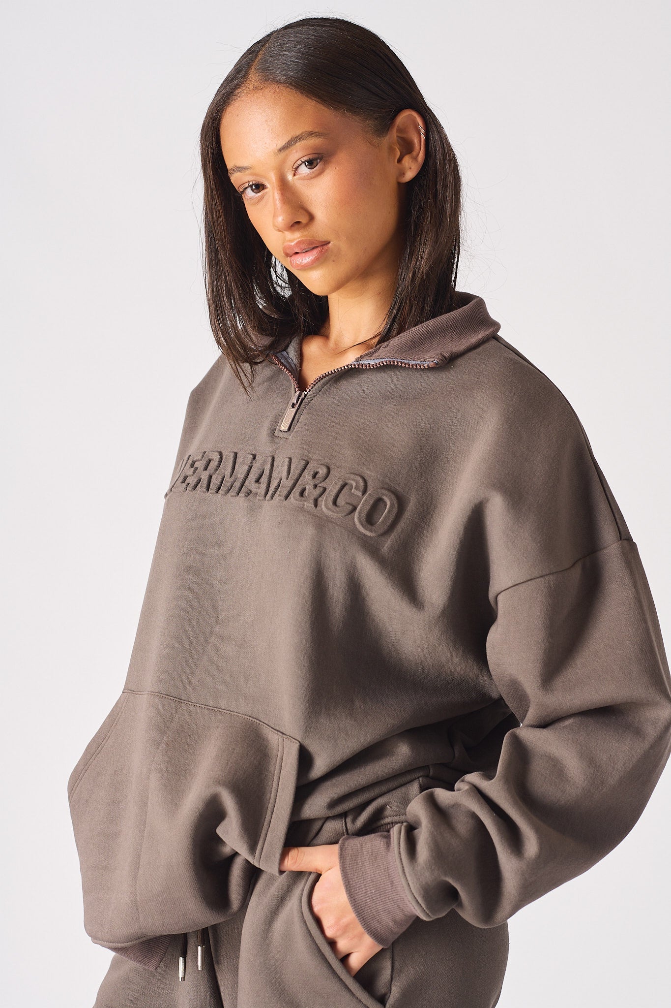 HERMAN ZIP NECK SWEATSHIRT - BROWN