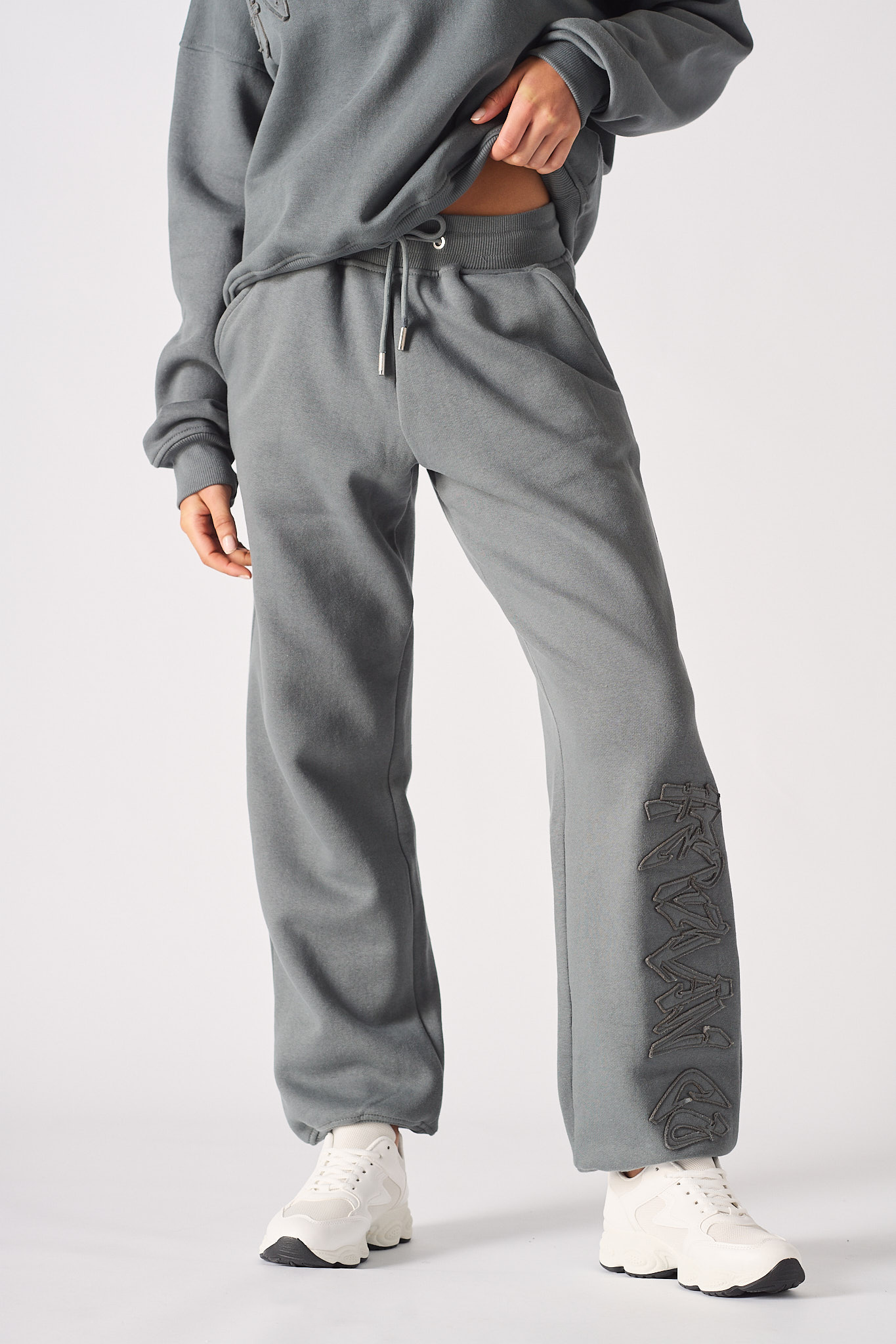 HERMAN APPLIQUE EMBROIDERY JOGGER - GREY
