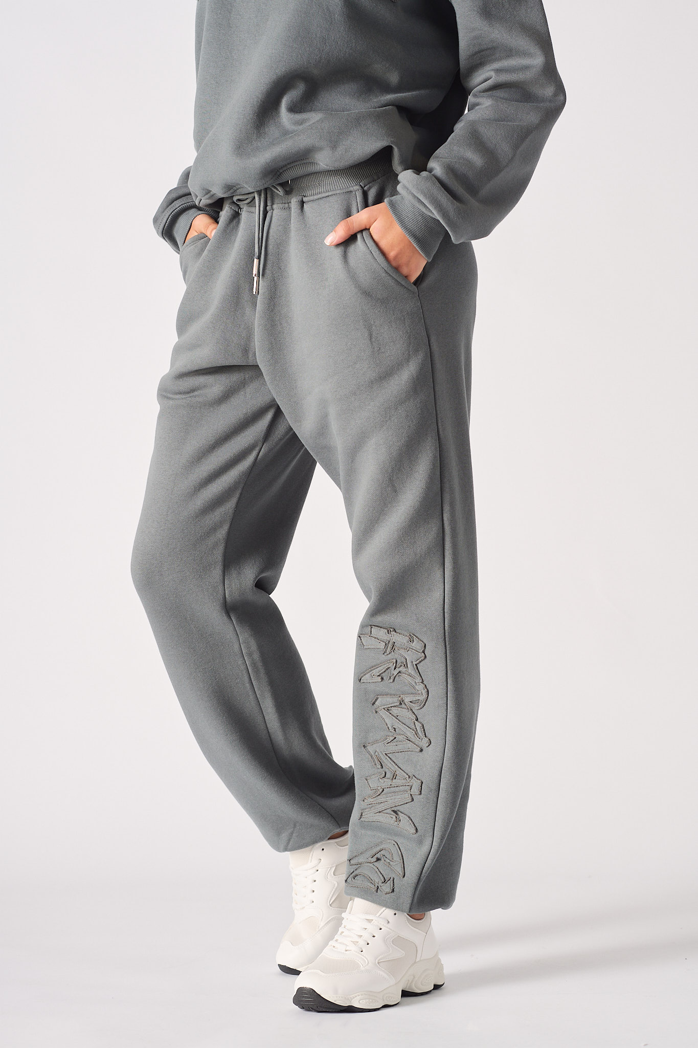 HERMAN APPLIQUE EMBROIDERY JOGGER - GREY