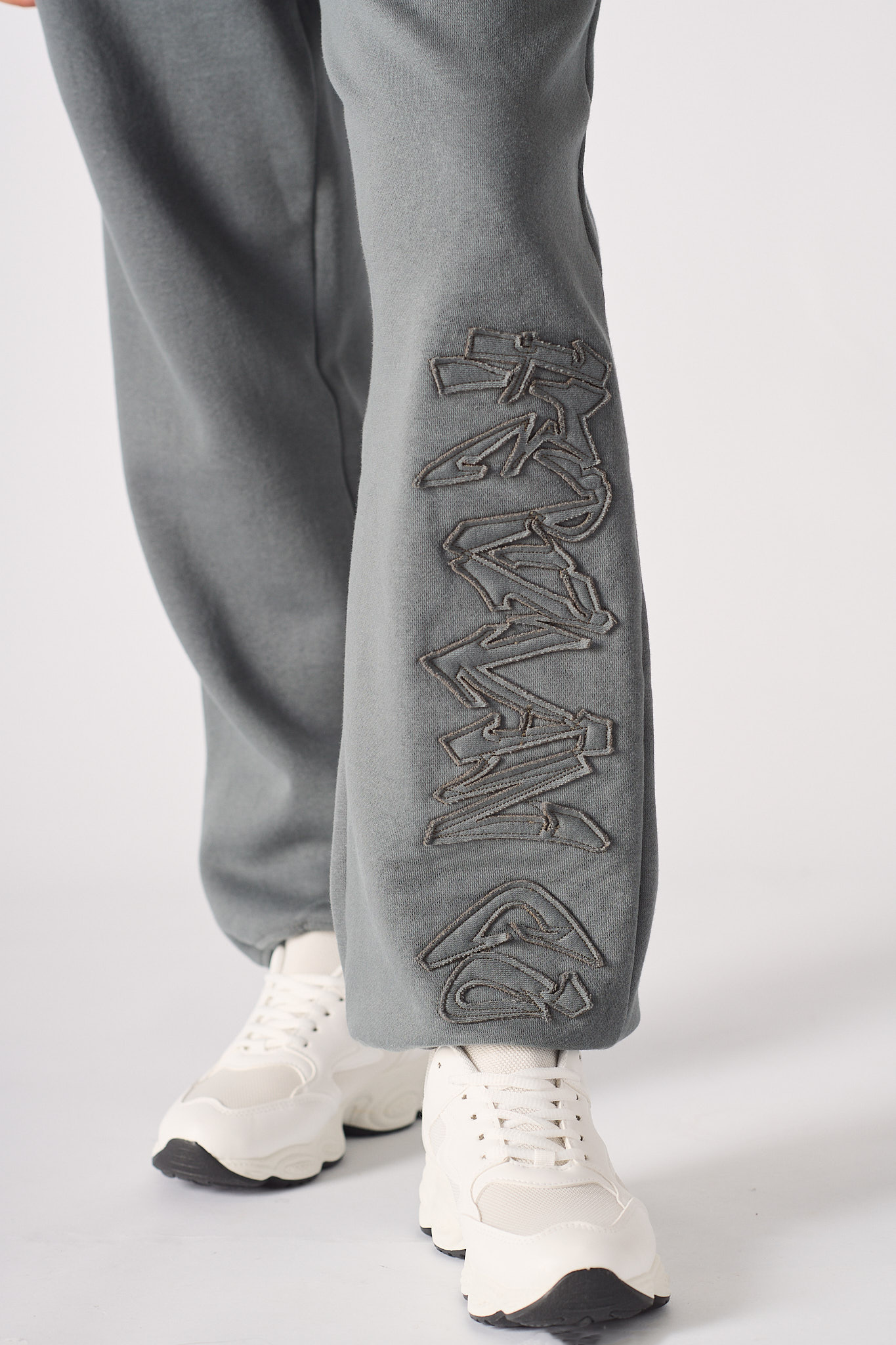 HERMAN APPLIQUE EMBROIDERY JOGGER - GREY