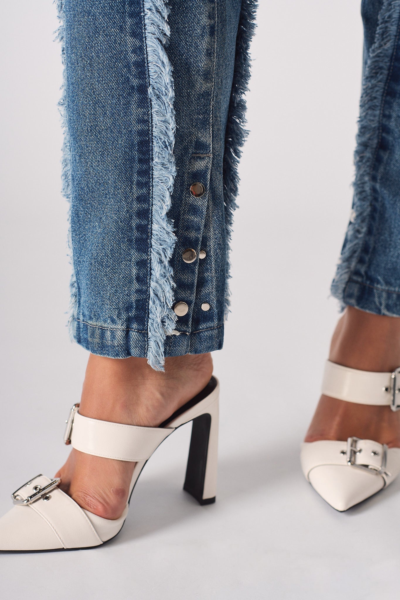 DISTRESSED TEXTURE STRAIGHT LEG JEANS - LIGHT BLUE
