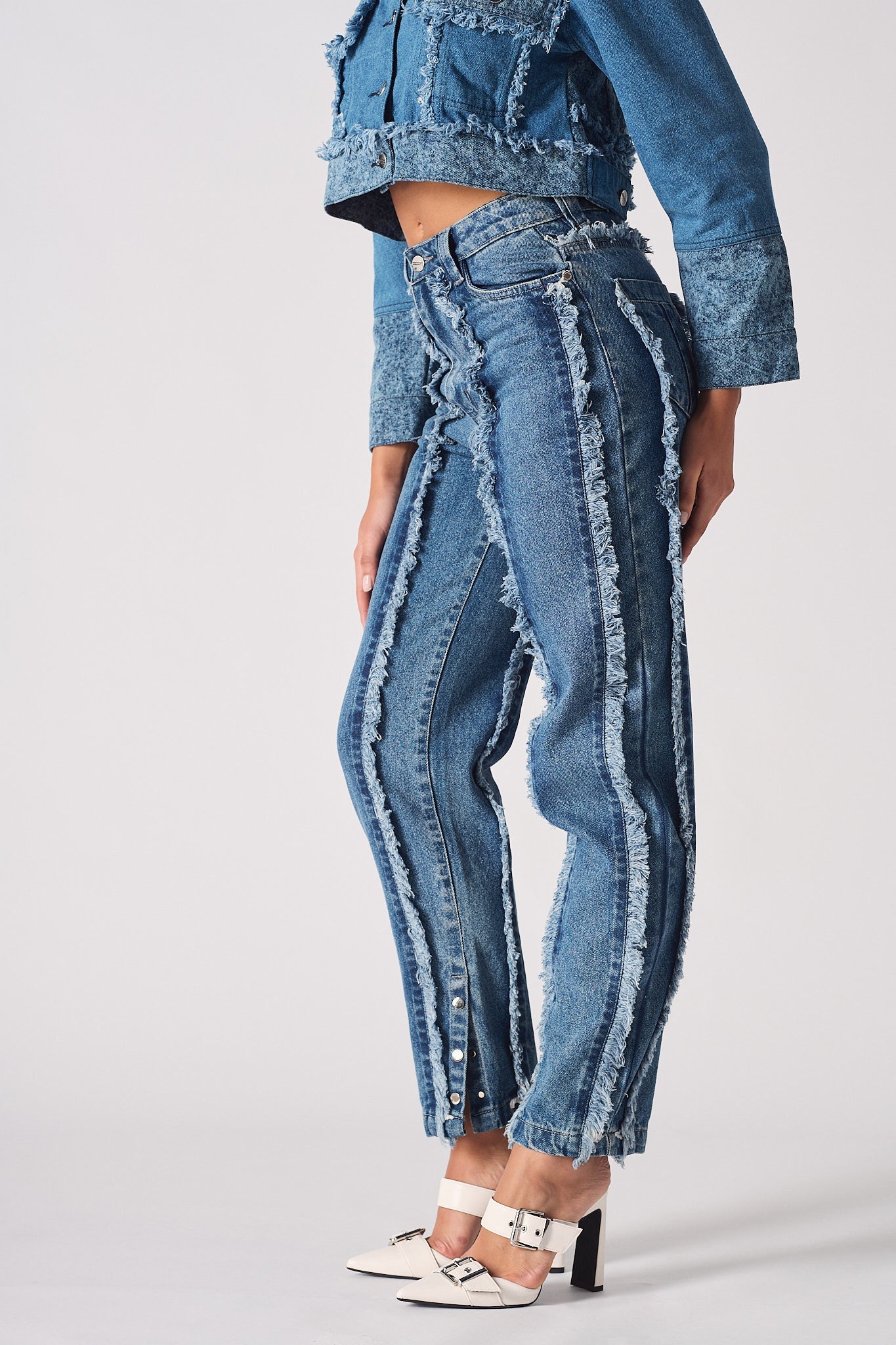 DISTRESSED TEXTURE STRAIGHT LEG JEANS - LIGHT BLUE