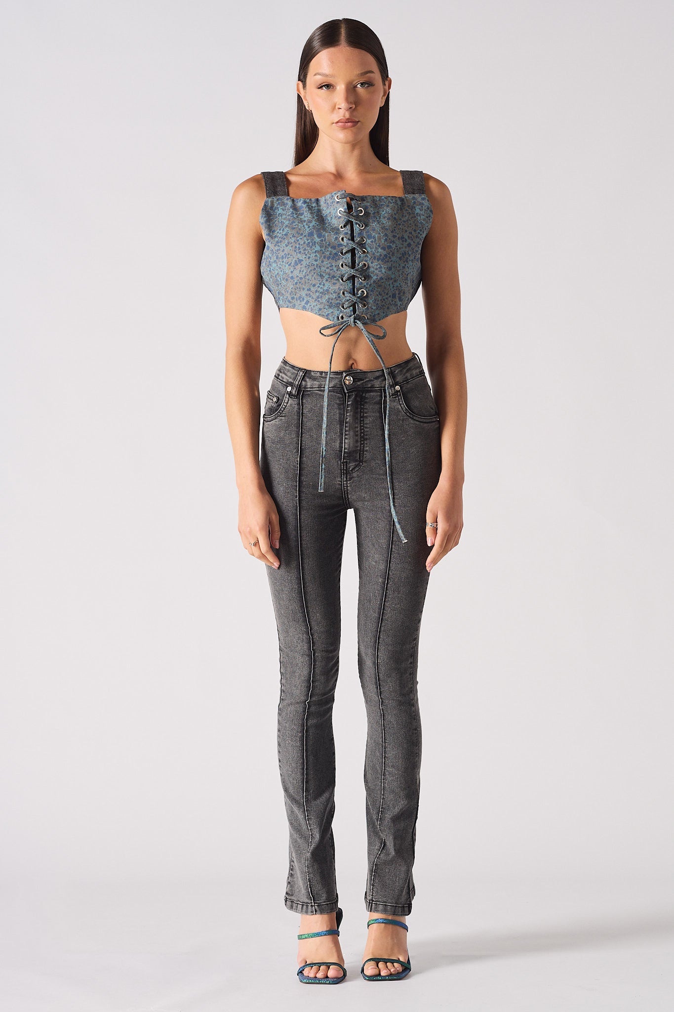 HIGH WAISTED FLARE JEANS - GREY