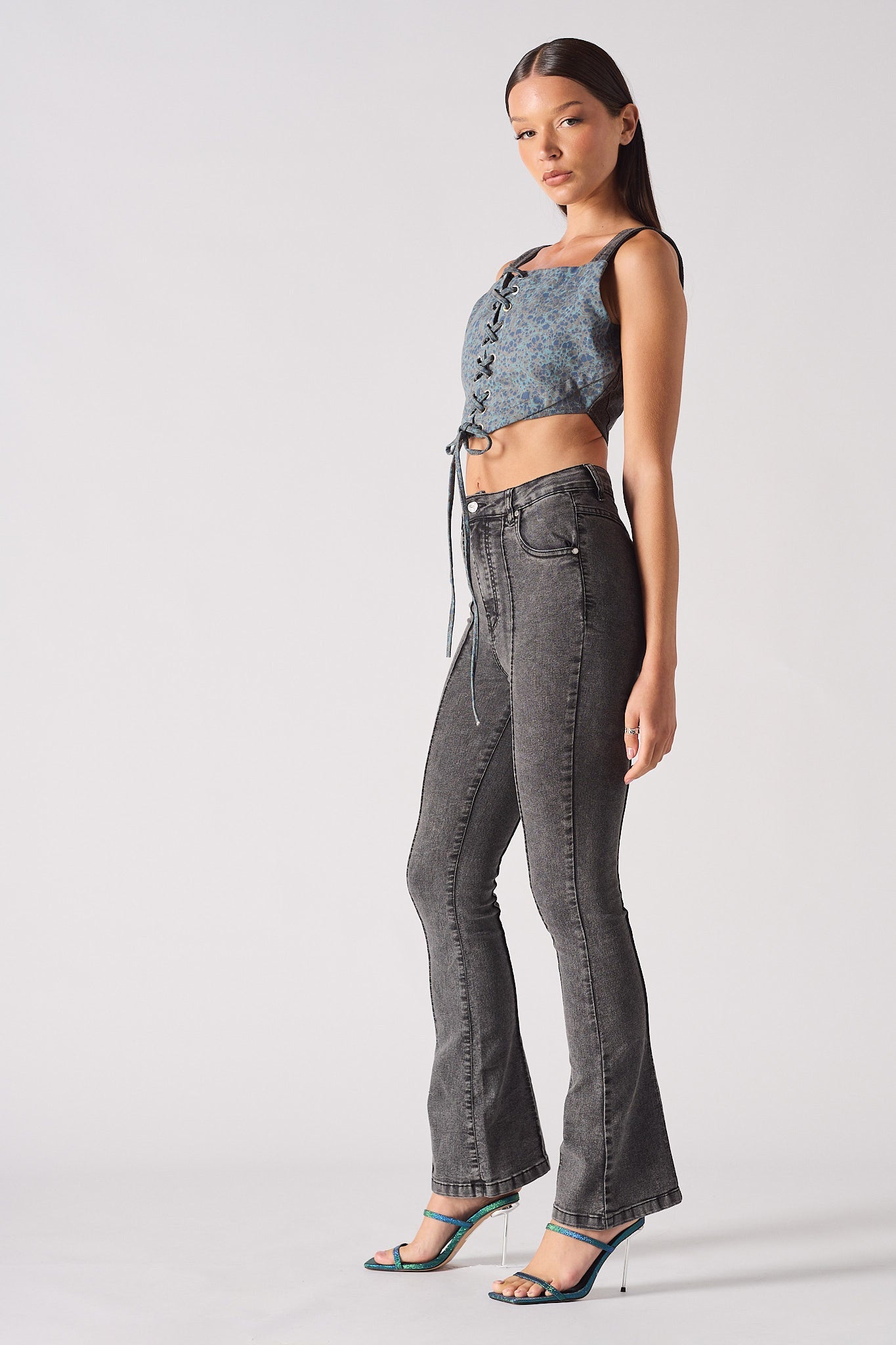 HIGH WAISTED FLARE JEANS - GREY