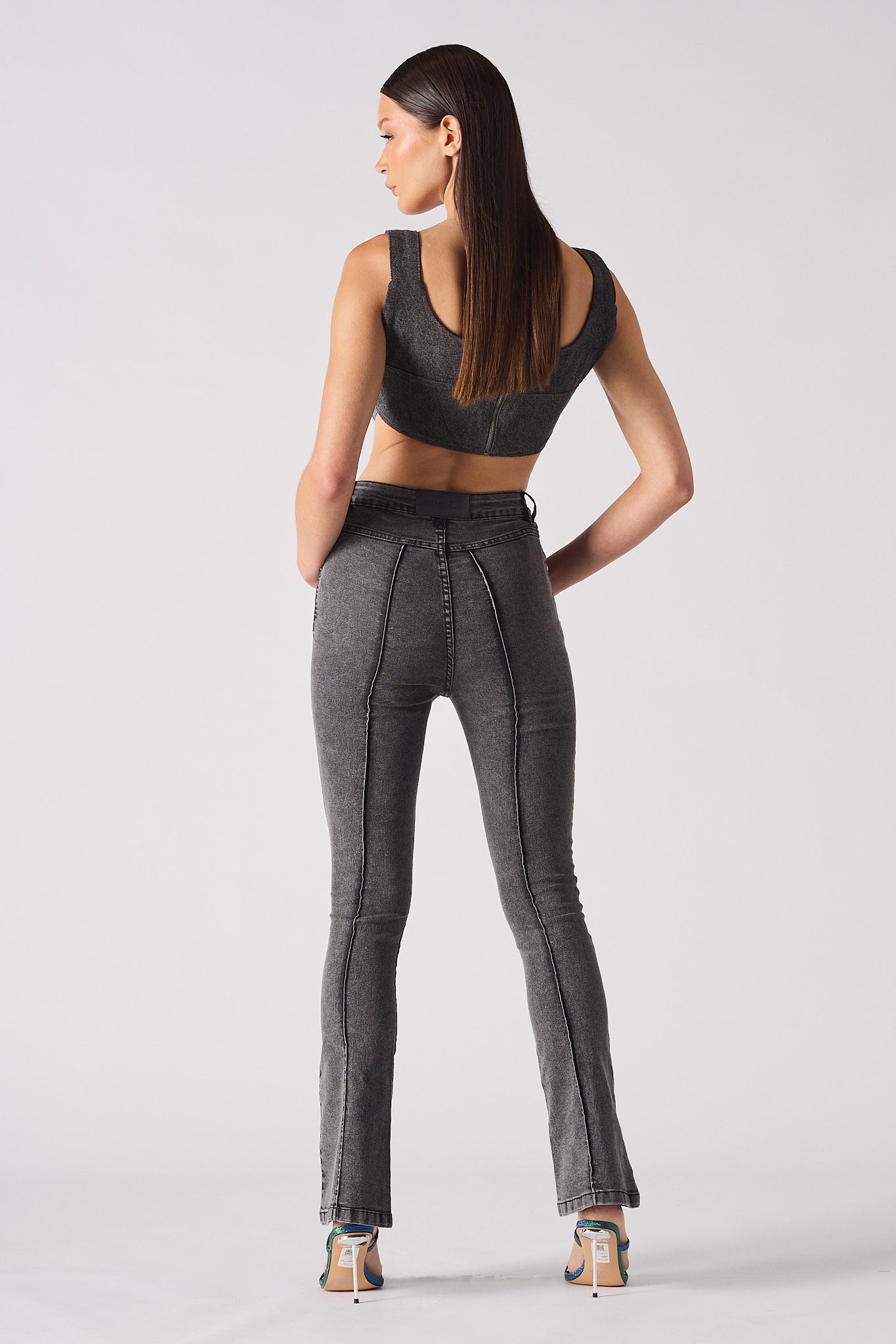 HIGH WAISTED FLARE JEANS - GREY