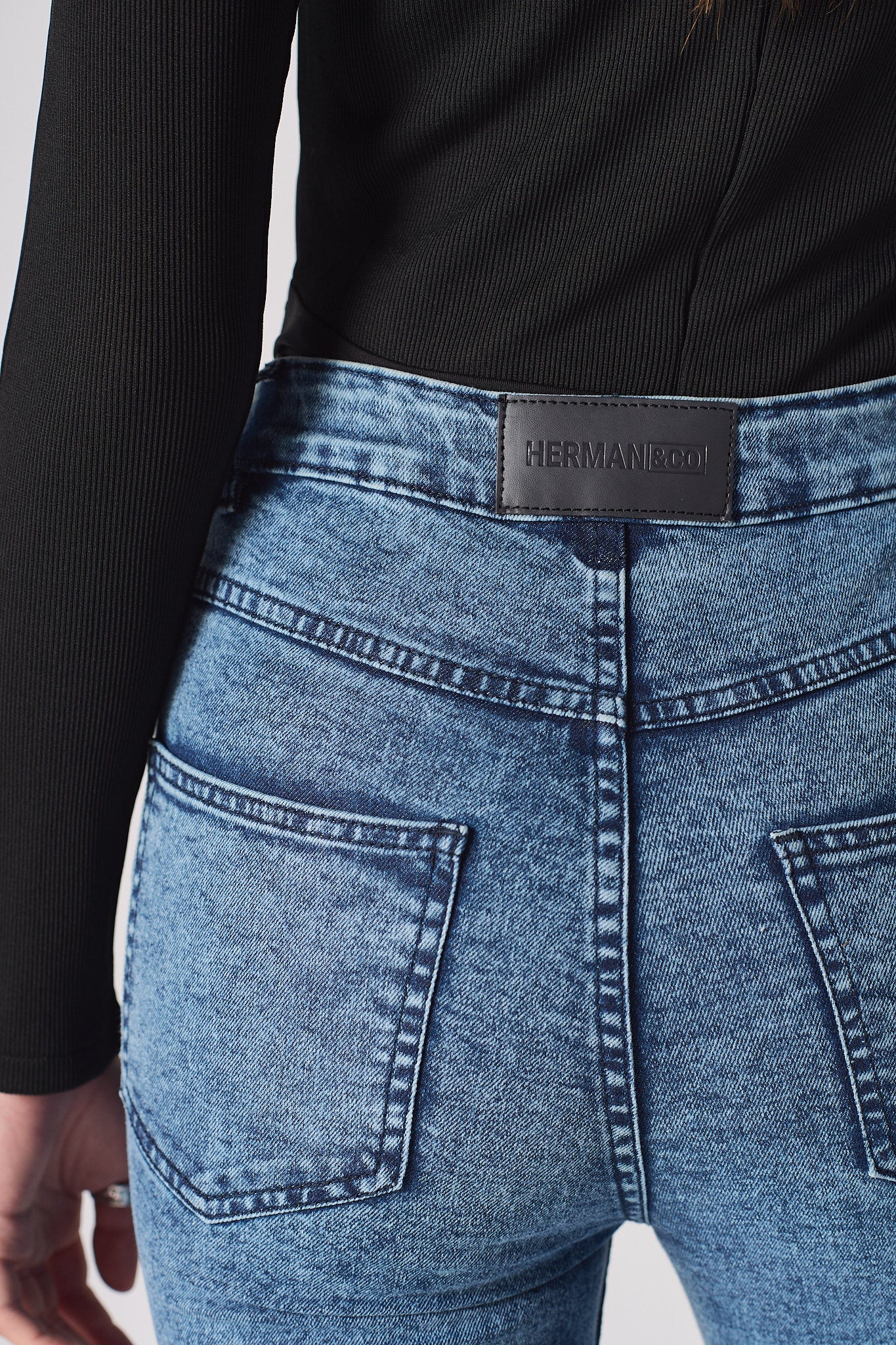 HIGH WAISTED FLARE JEANS - LIGHT BLUE