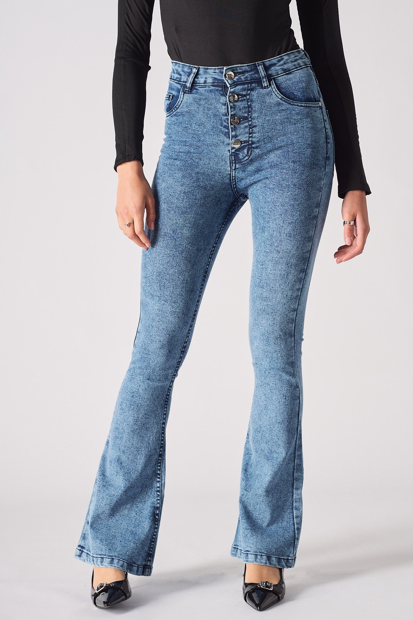 HIGH WAISTED FLARE JEANS - LIGHT BLUE