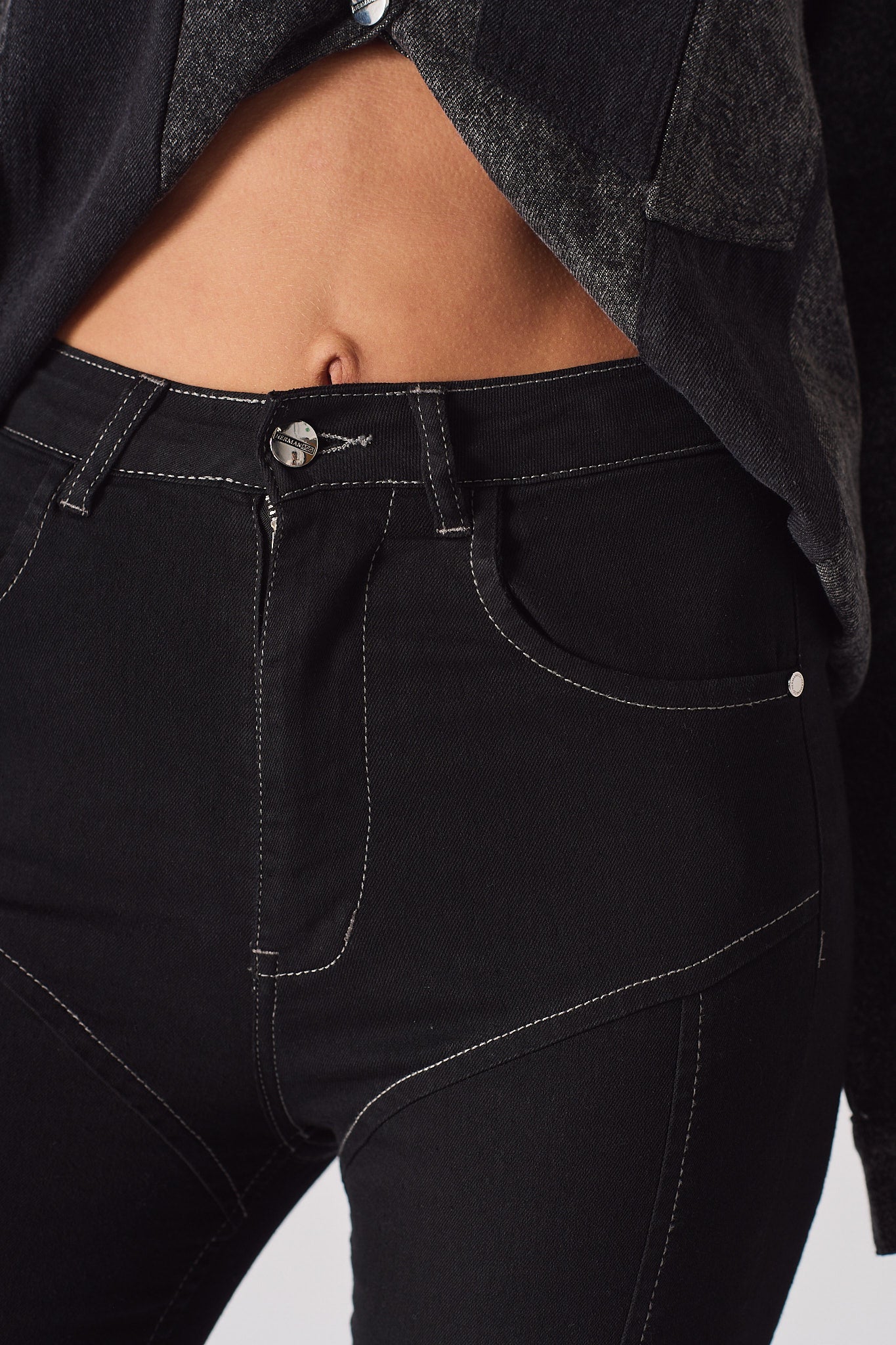 HIGH WAISTED FLARE JEANS - BLACK