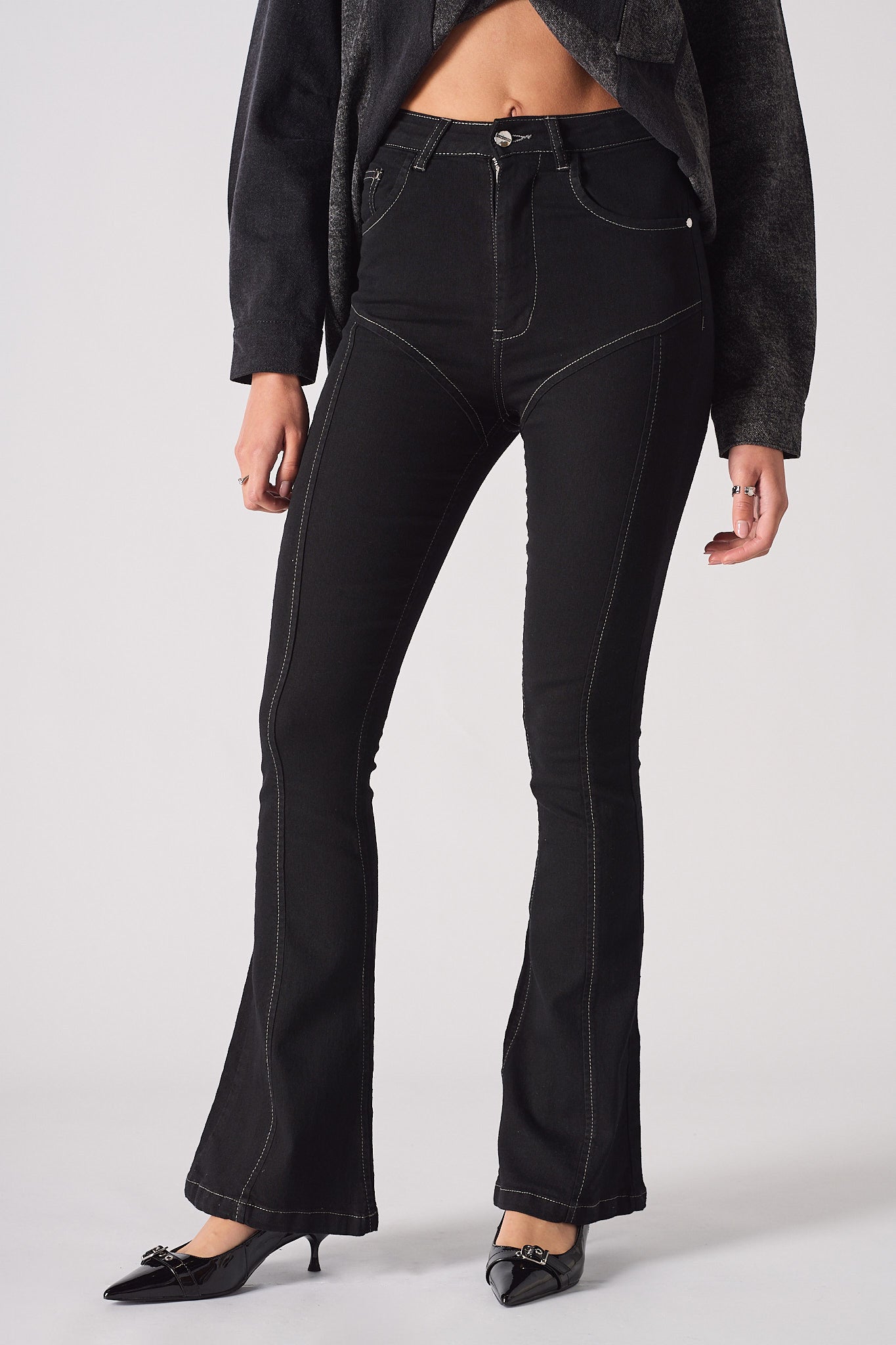 HIGH WAISTED FLARE JEANS - BLACK