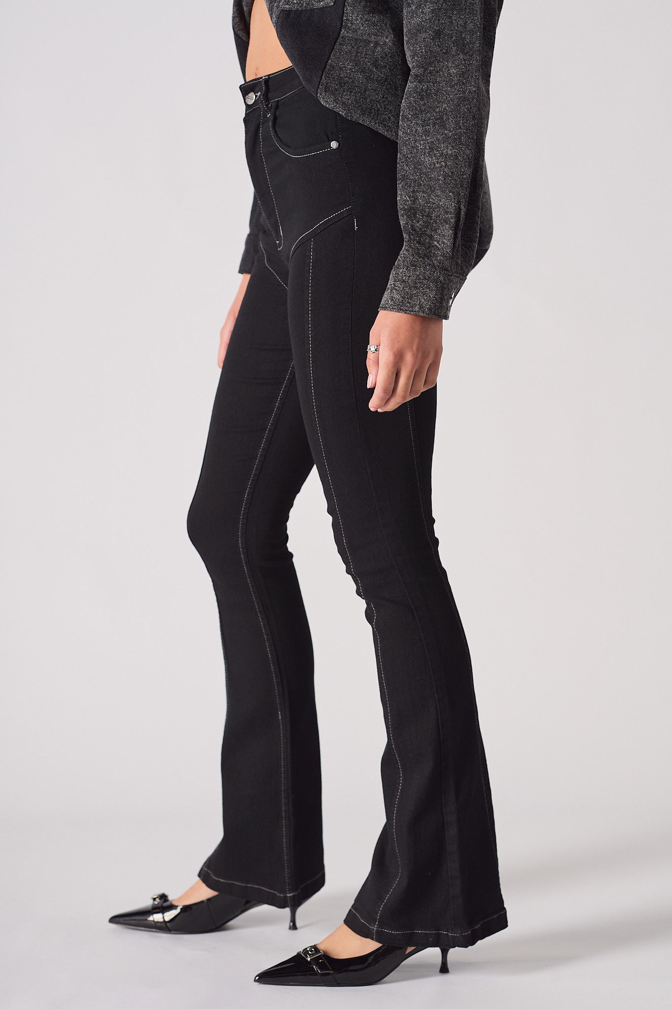 HIGH WAISTED FLARE JEANS - BLACK