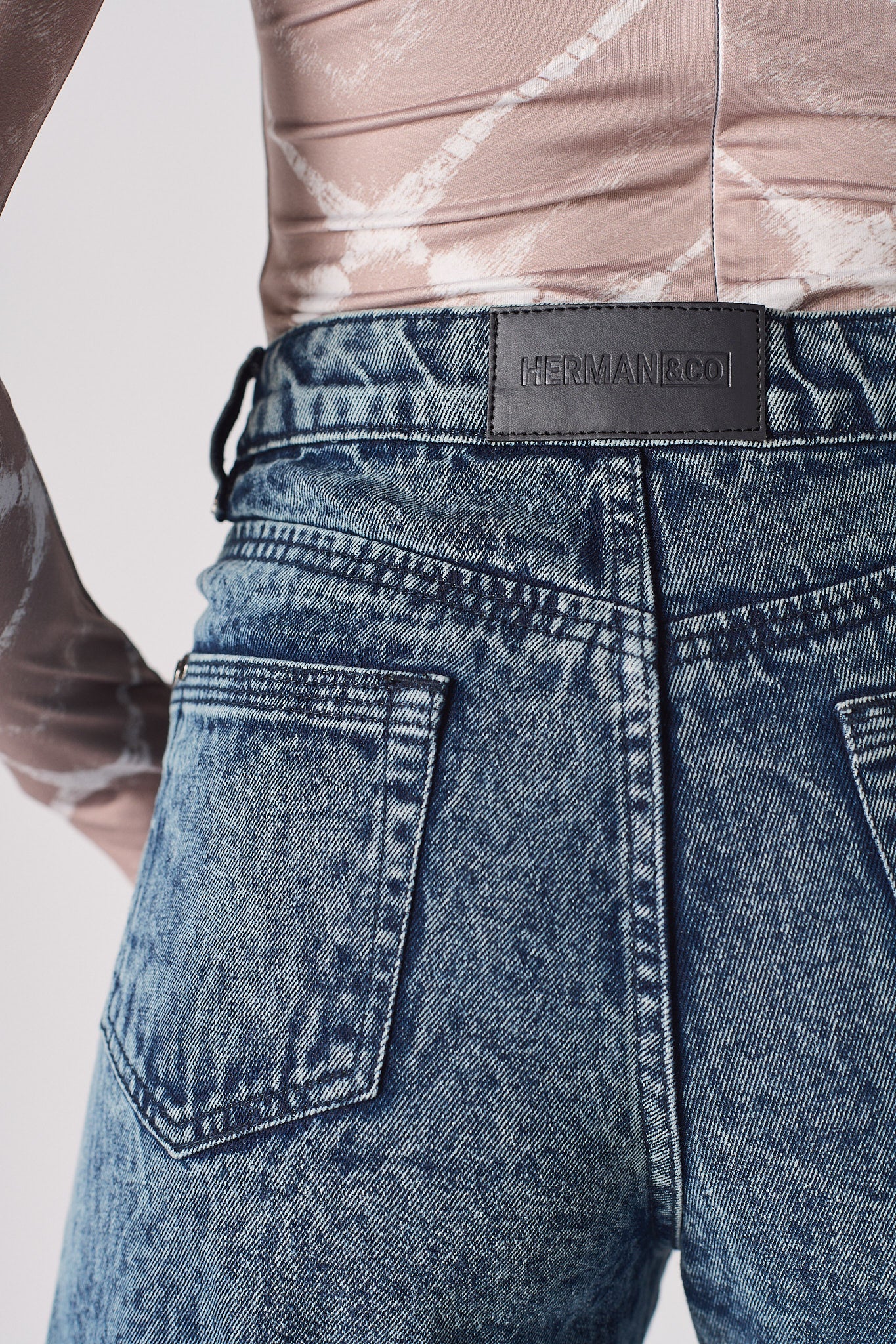 STRAIGHT LEG JEANS - BLUE