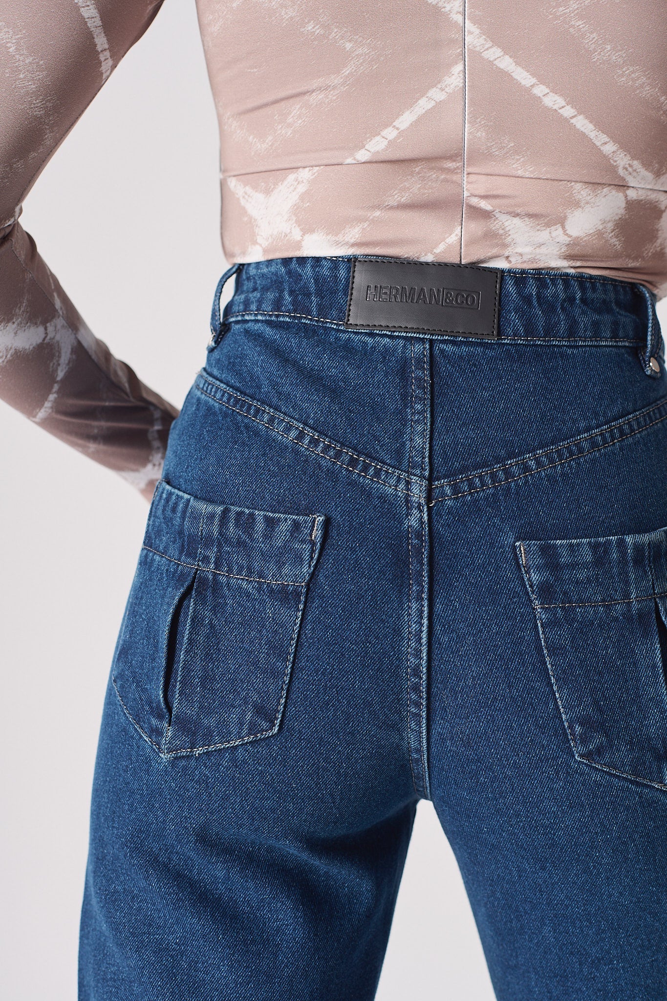 HIGH WAISTED STRAIGHT LEG JEANS - DARK BLUE