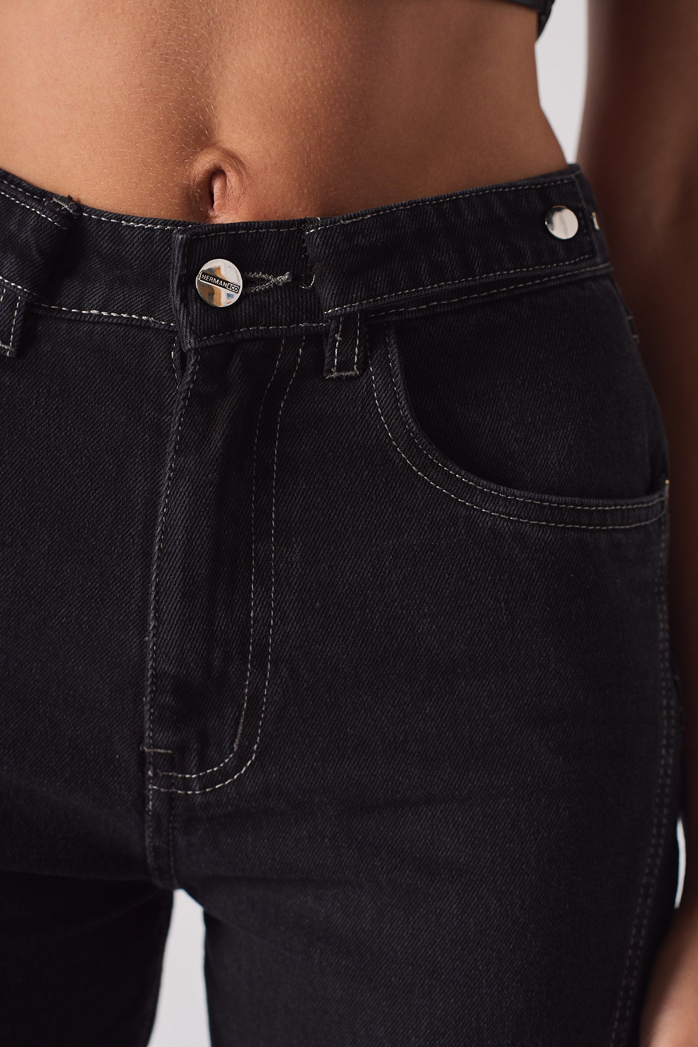 HIGH WAISTED STRAIGHT LEG JEANS - BLACK