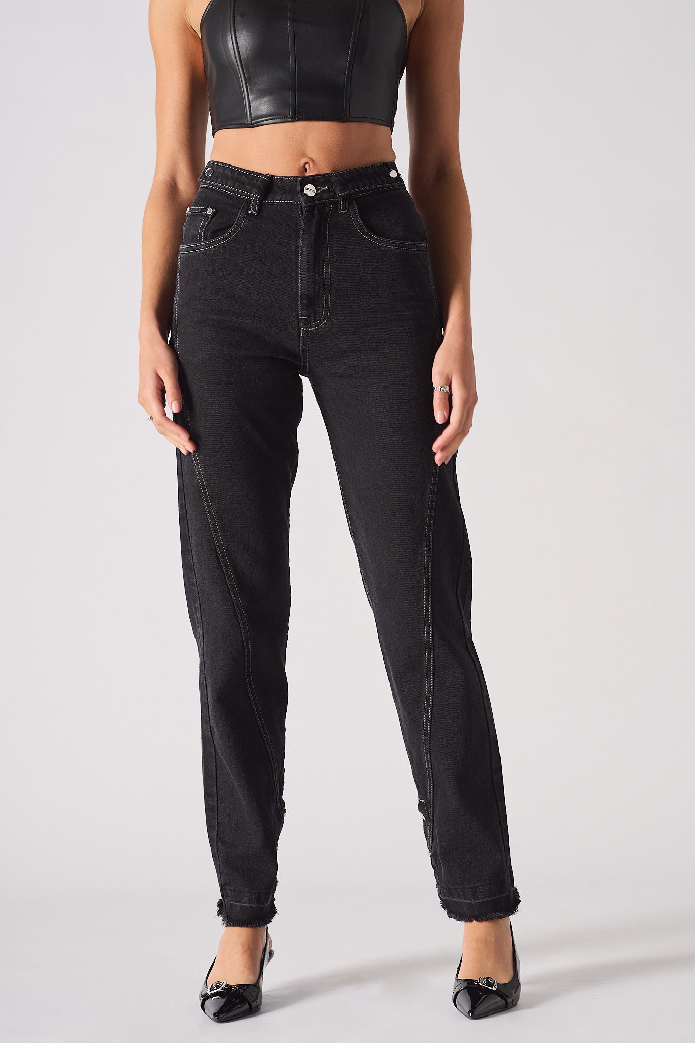 HIGH WAISTED STRAIGHT LEG JEANS - BLACK