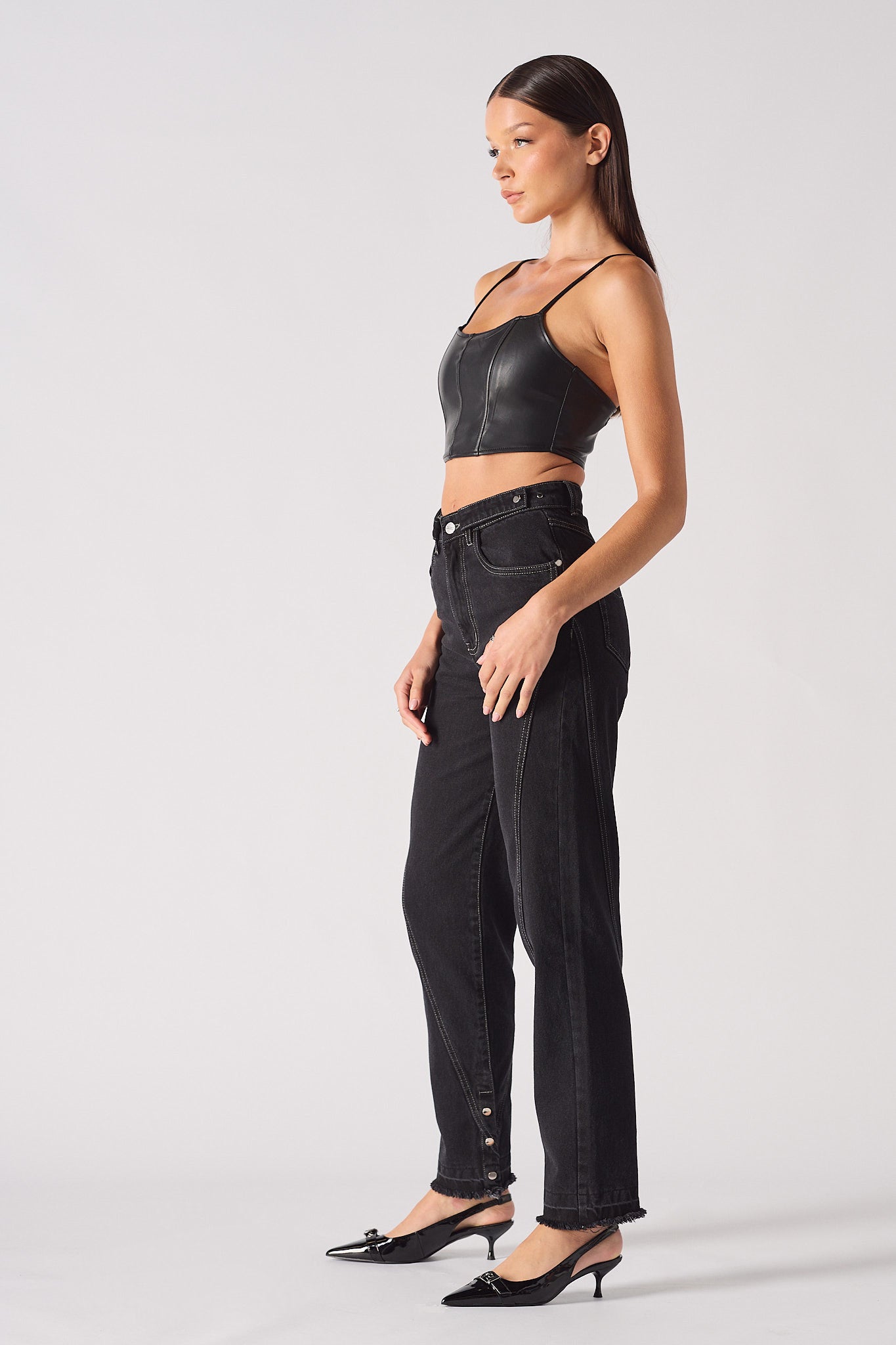 HIGH WAISTED STRAIGHT LEG JEANS - BLACK