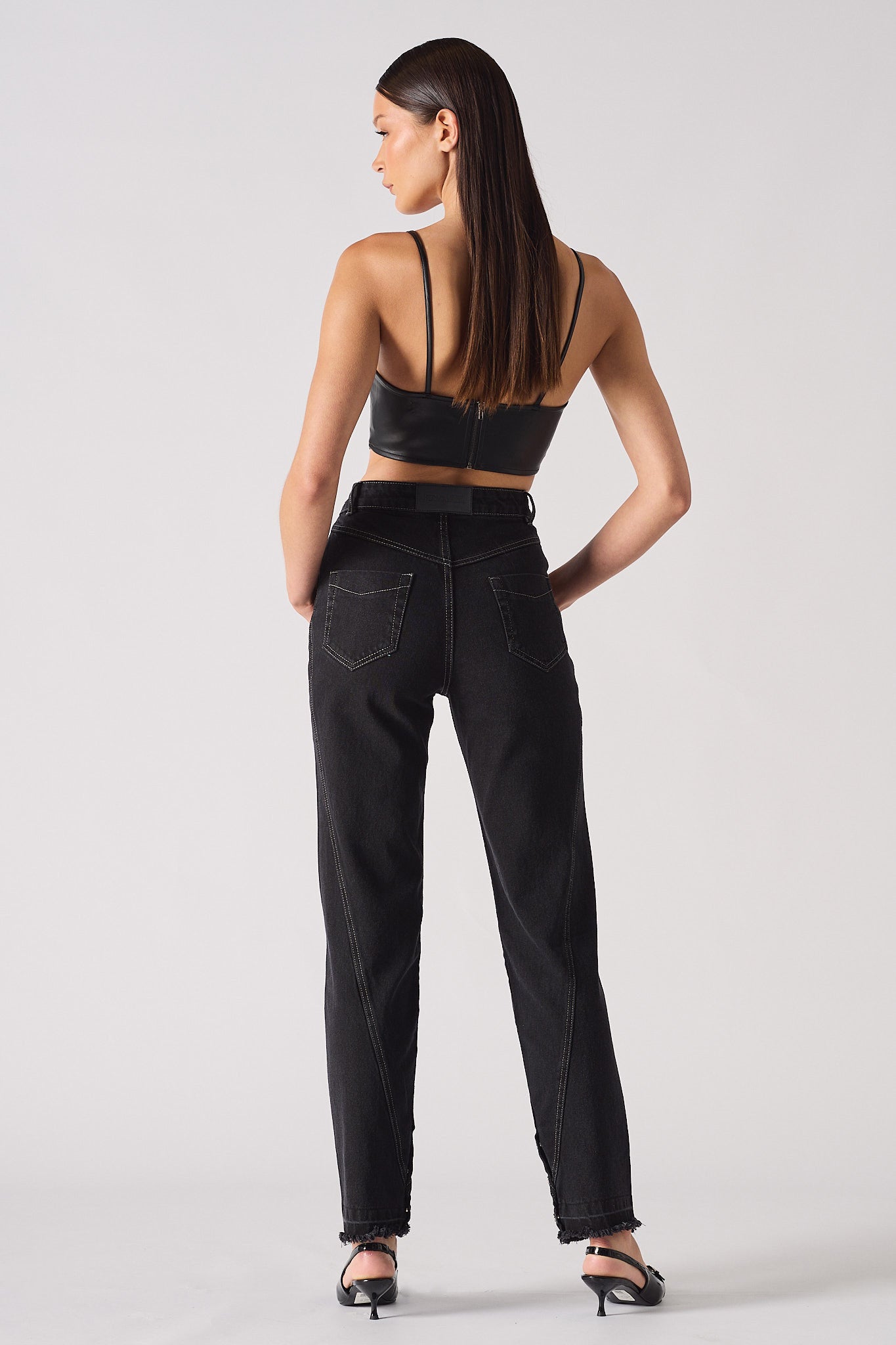 HIGH WAISTED STRAIGHT LEG JEANS - BLACK